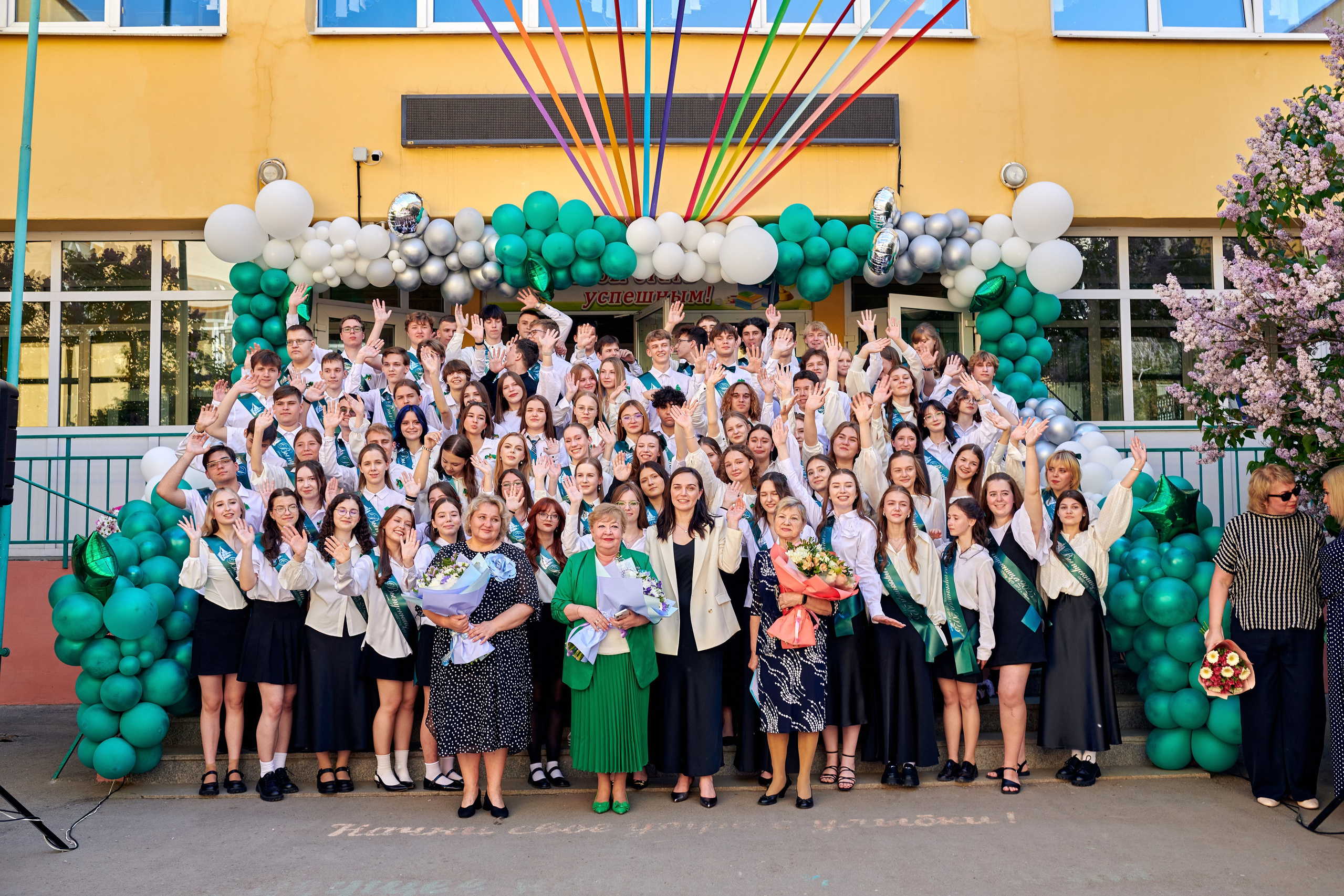 Выпускники школы. Вручение аттестатов. Школьный фотограф в Туле Владимир Греков