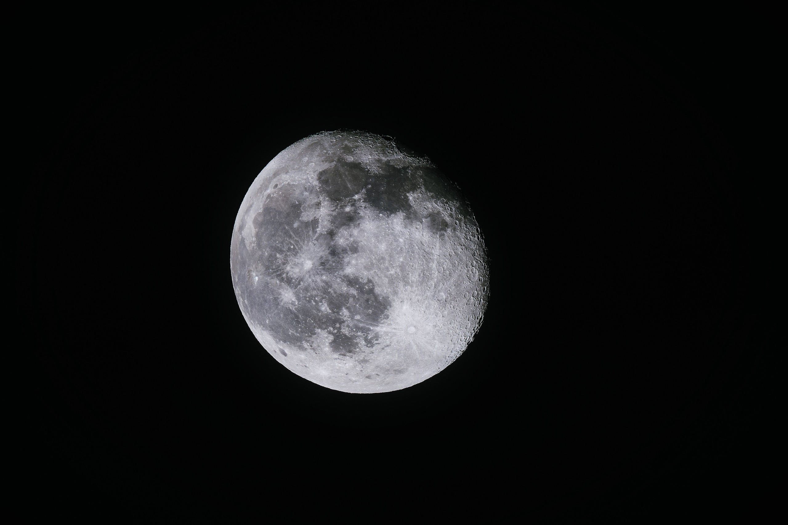 Фотография Луны на 1280 мм - пример снимка, сделанного на RF 200-800mm f/6.3-9 IS USM и R5 M2