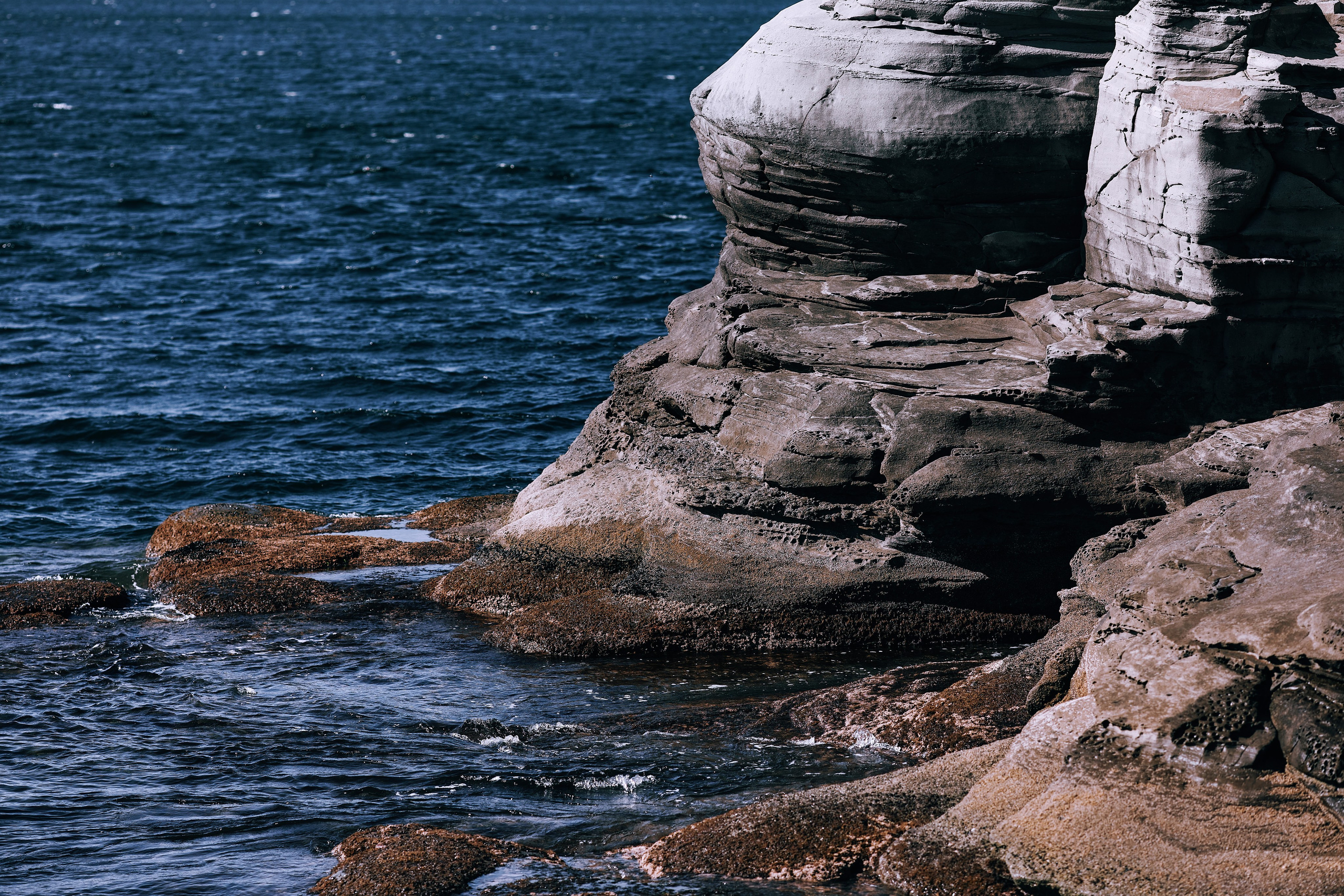 Море и скалы на мысе Тобизина, горизонтальное фото для ПК и ноутбука