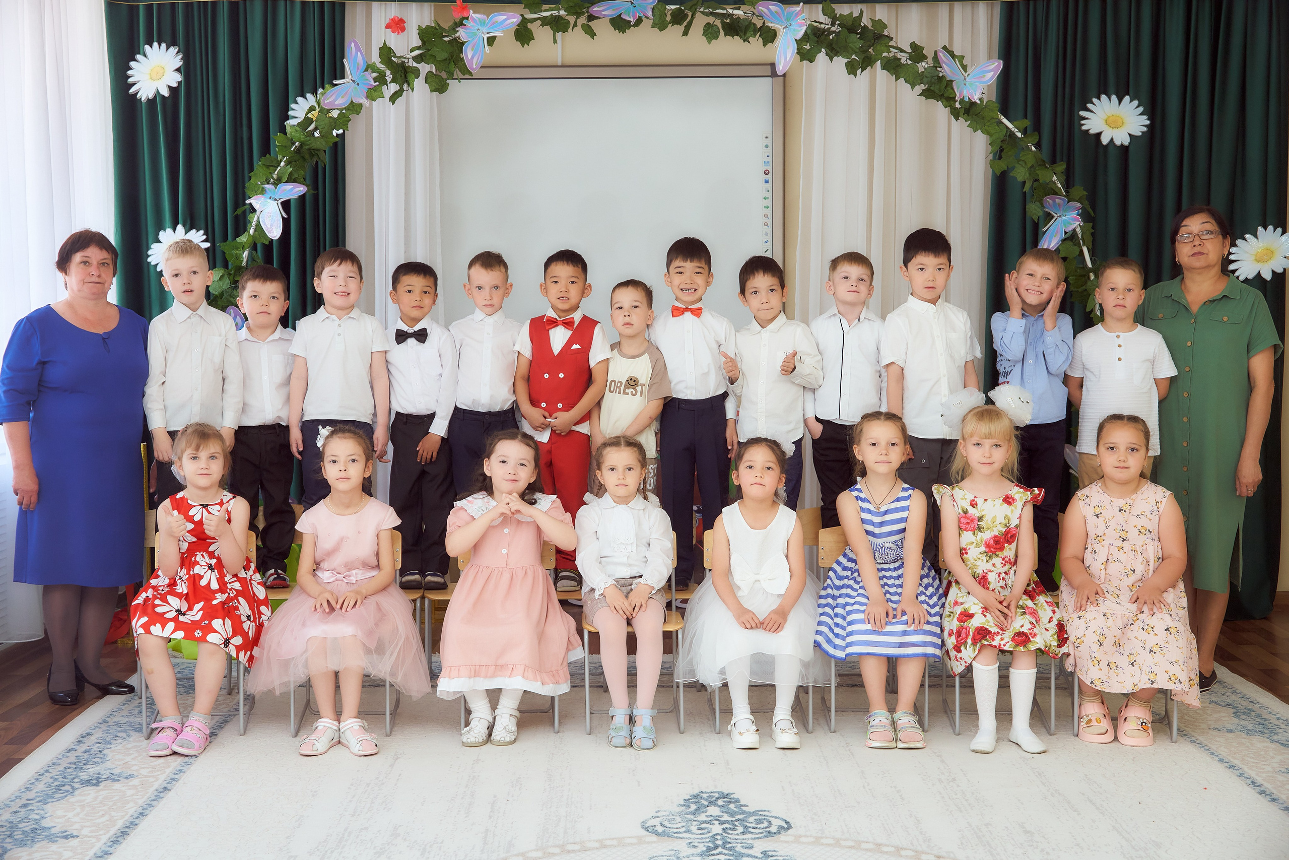 Фотограф в детский сад. Школьный фотограф в Уральске, студия | Классный Школьный Альбом