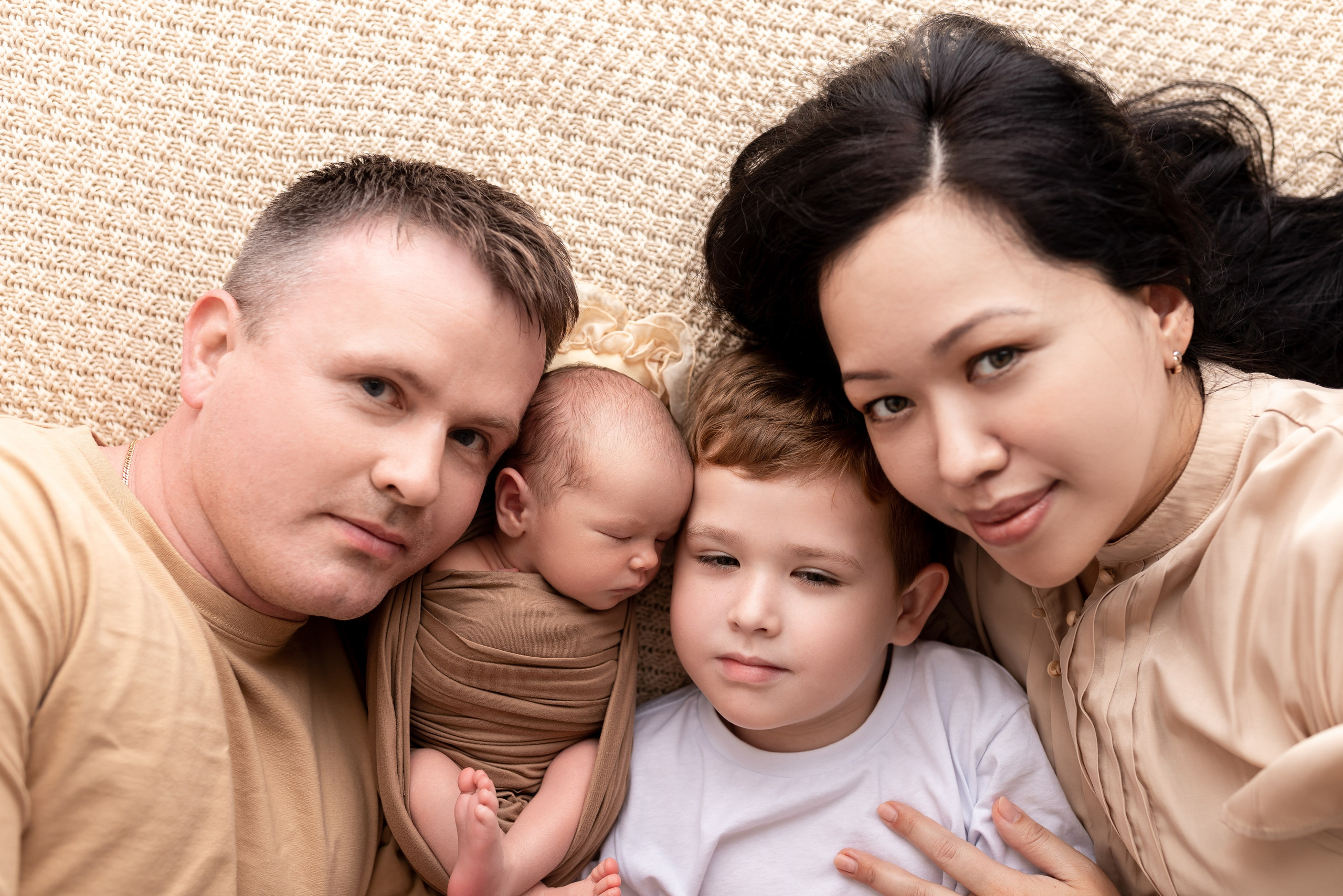 Семейные кадры. Фотограф новорожденных в г. Барнаул Ренпенинг Катерина