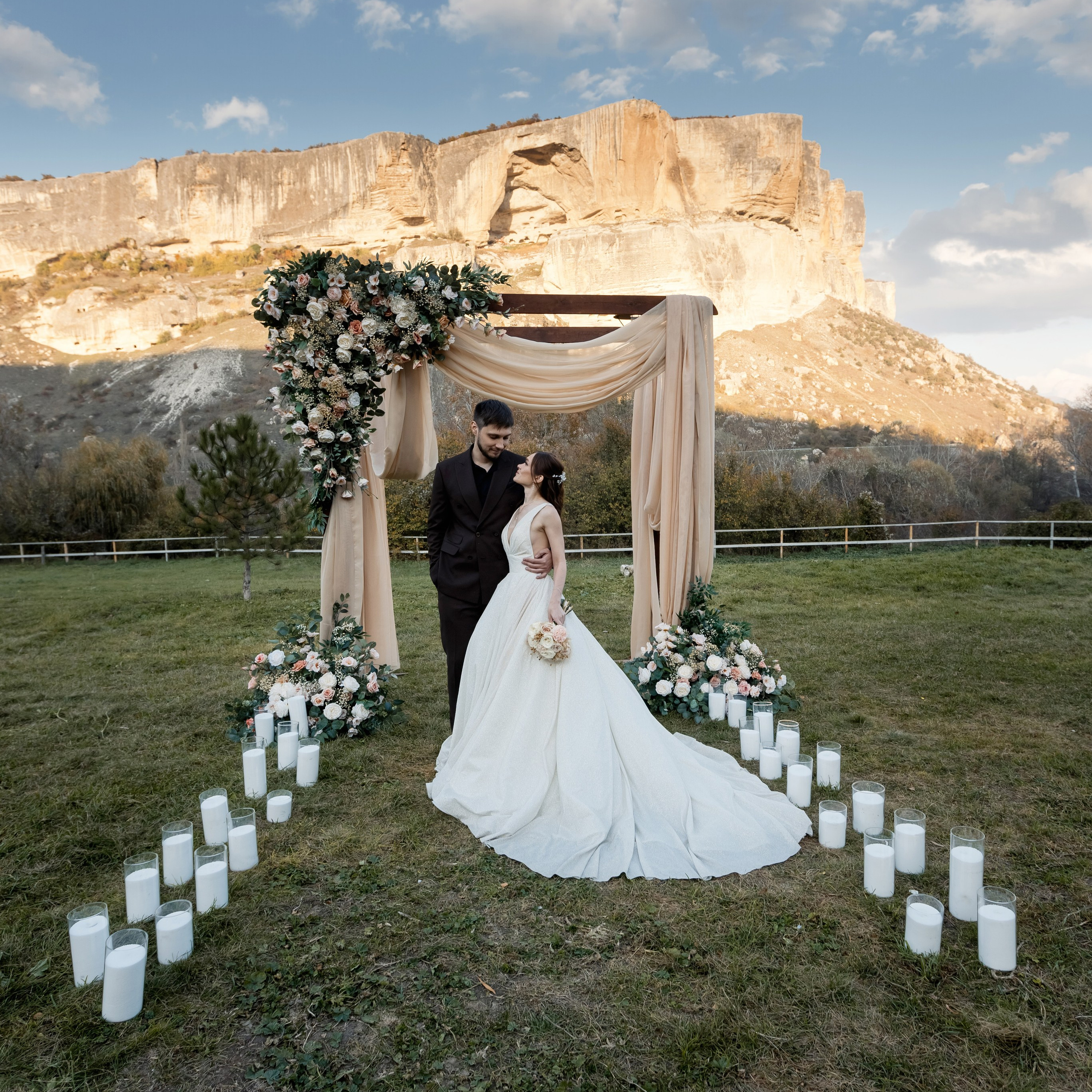 Услуги и цены свадебного фотографа в Крыму Севастополе Ялте. Свадебный фотограф, фотосъемка в Крыму, Севастополе, Симферополе, Ялте