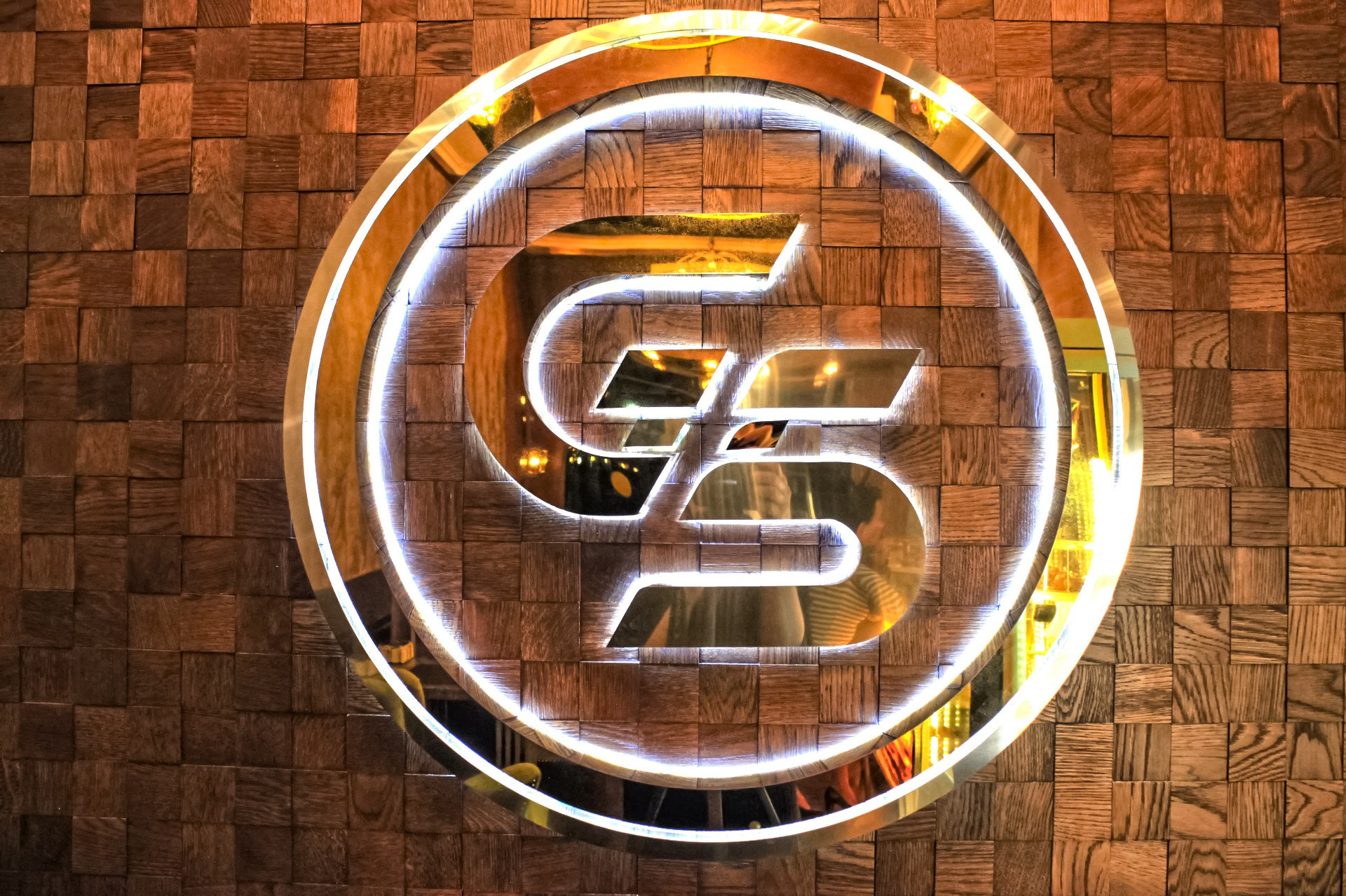 Логотип и фирменный стиль кафе GOLD&SILVER Сочи. Интерьерный дизайнер в Сочи Поплавская Татьяна. Проектирование интерьеров и организация процесса ремонта