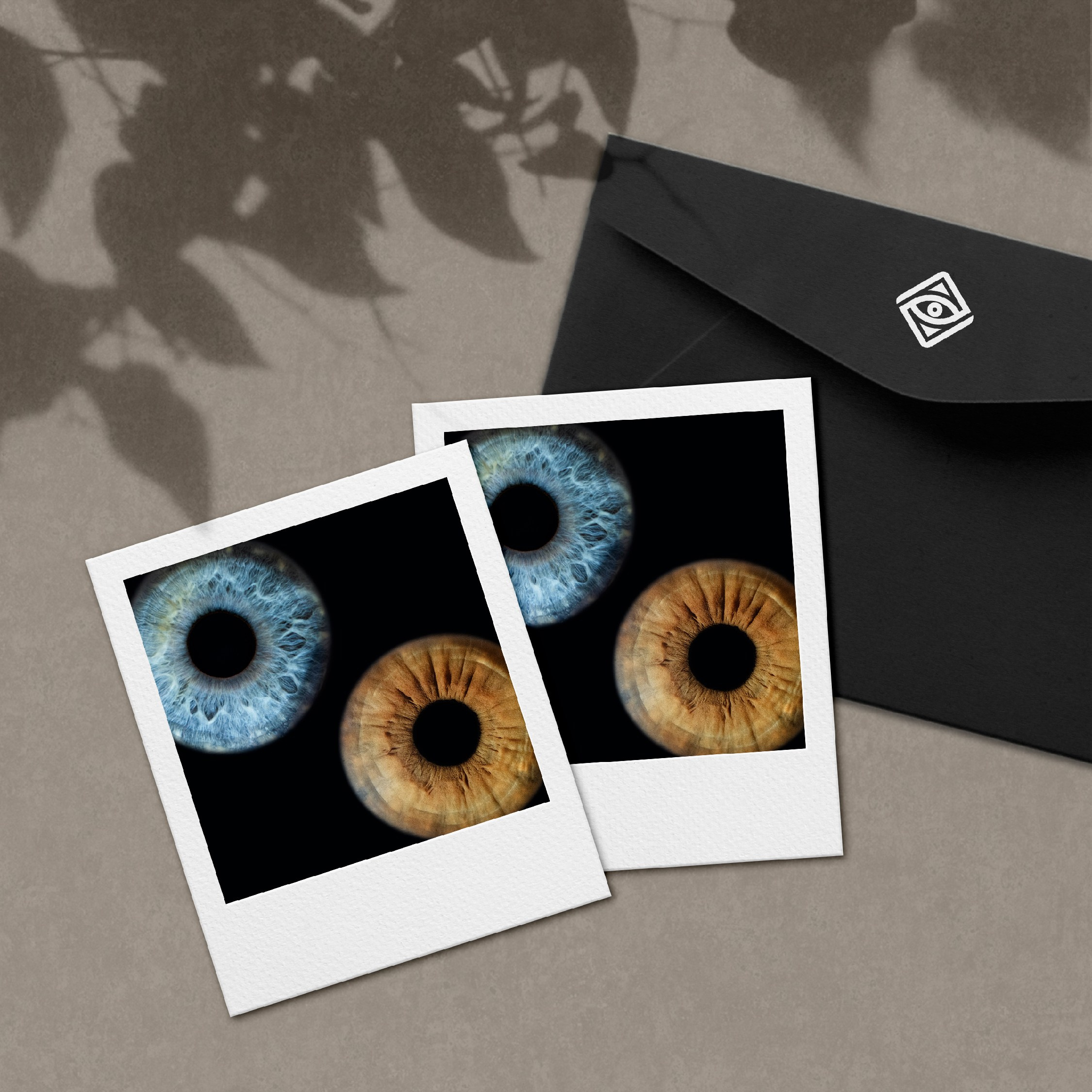 Радужка глаза, распечатанная на instax mini или polaroid. Мягкие зернистые текстуры, теплые тона, легкие блики- магия момента,  застывшего на аналоговой фотографии. Это кадры, которые хочется держать в руках и хранить десятилетиями.