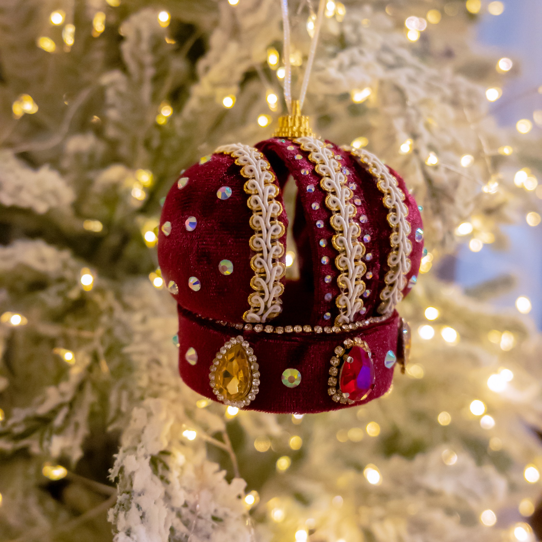 новогодняя елочная игрушка из красного бархата