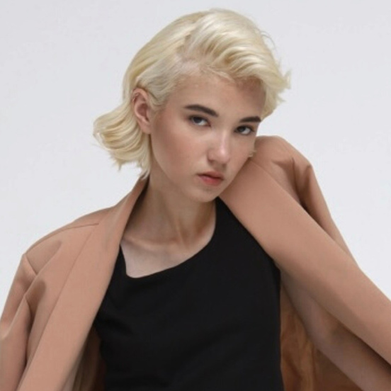 Азиатская модель подружка невесты