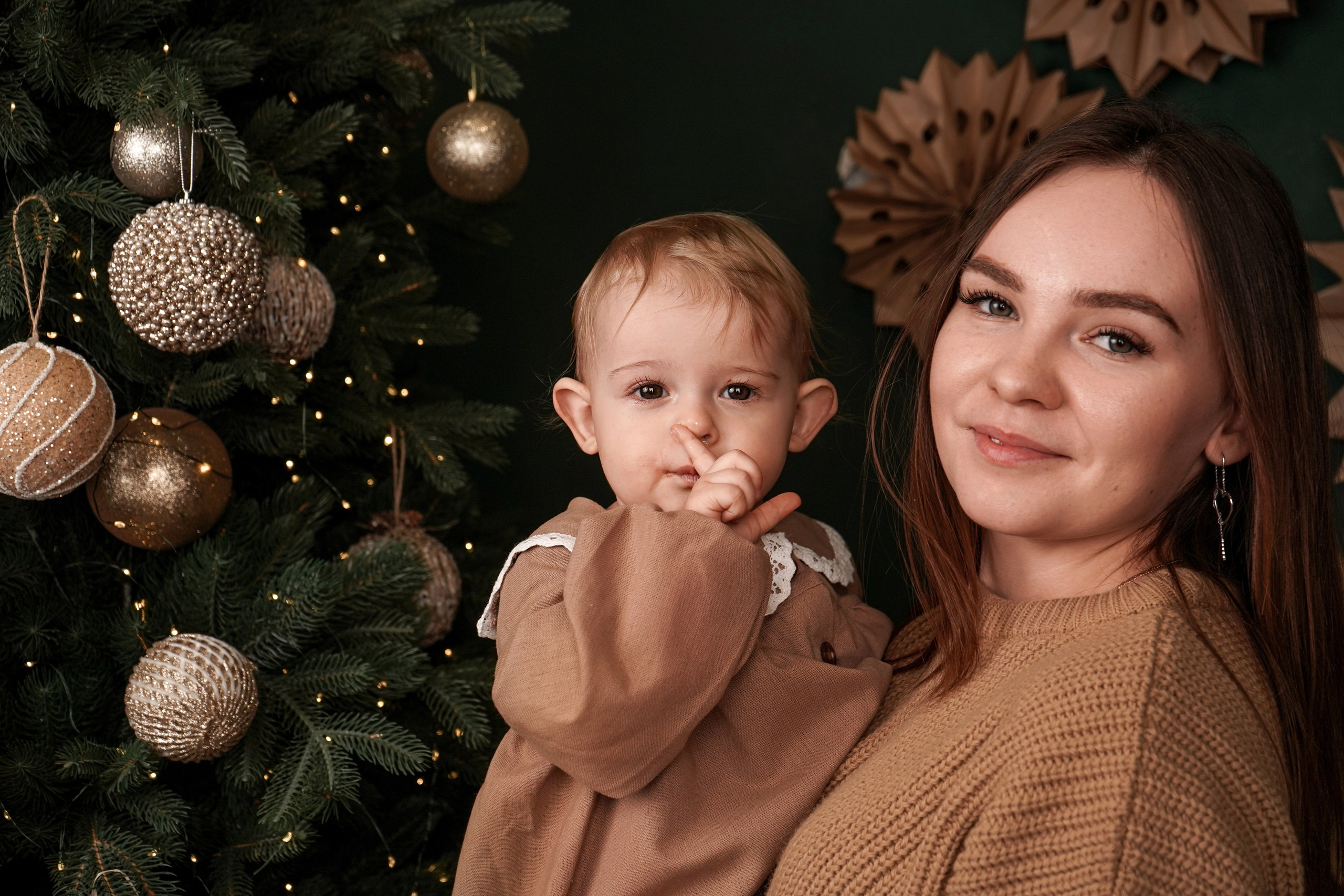 Новогодняя семейная фотосессия в фотостудии Рафинад. Фотограф Ростов-на-Дону и Новочеркасск. Свадебный фотограф в Ростове-на-Дону. Таинство Крещения и Венчания, семейные фотосессии. Алёна Чёботова