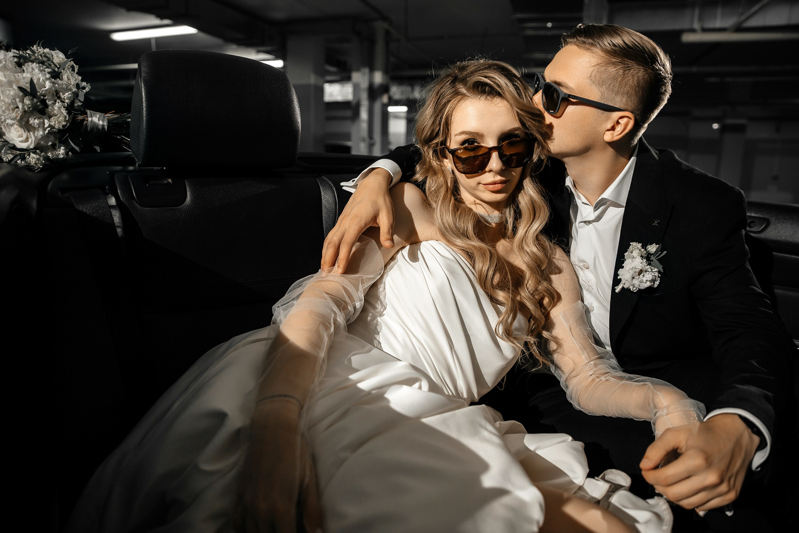 Здравствуйте! Я&nbsp;свадебный фотограф из&nbsp;Ульяновска, работаю в&nbsp;том числе по&nbsp;всей России и&nbsp;с&nbsp;выездом за&nbsp;границу. Снимаю свадьбы, lovestory, корпоративы, светский репортаж. Провожу обучение по&nbsp;фотографии, мастер-классы и&nbsp;воркшопы для других фотографов.