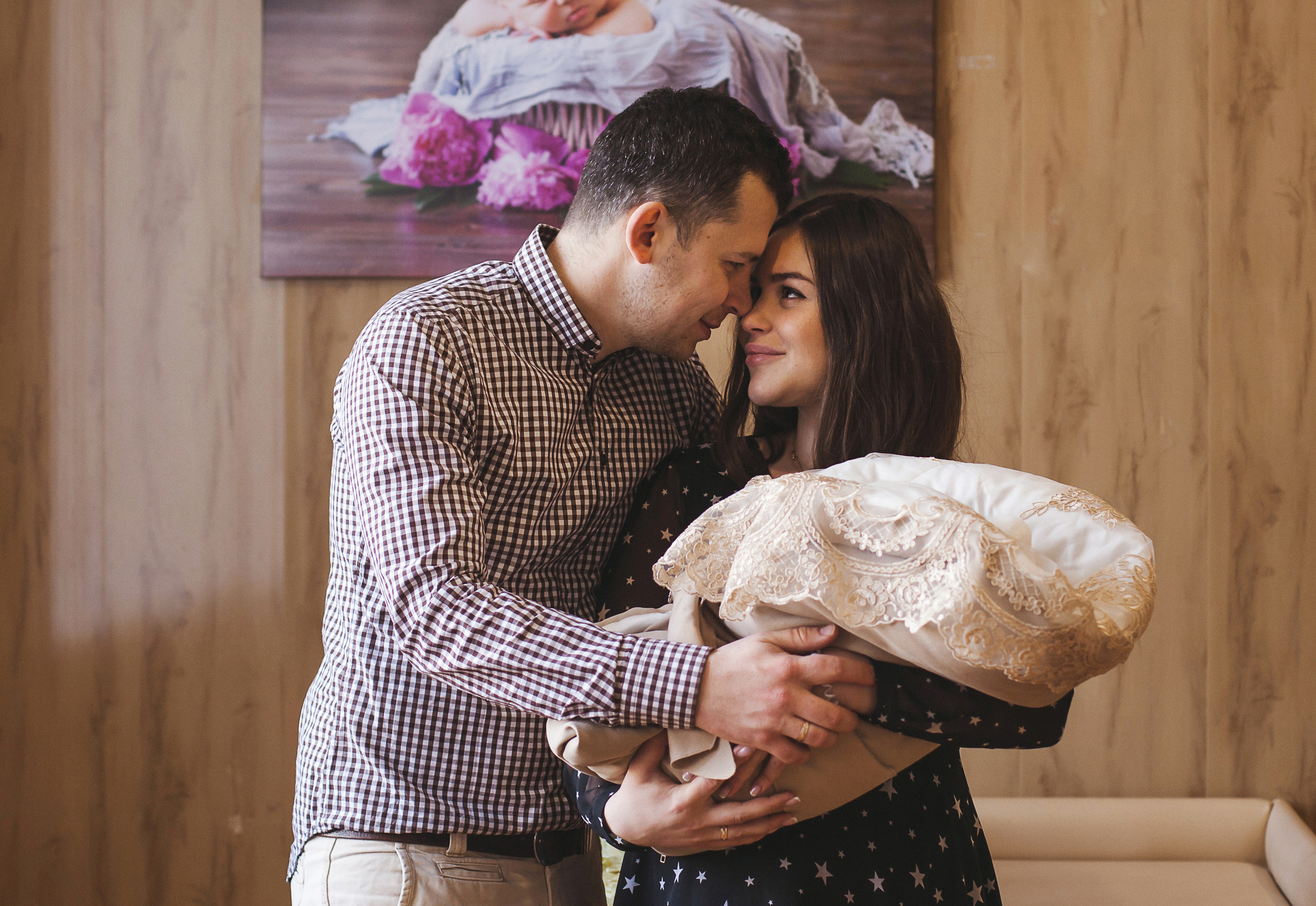 Фотосессия выписки из роддома. Фотограф новорожденных в Брянске Анжелика Прохоренкова