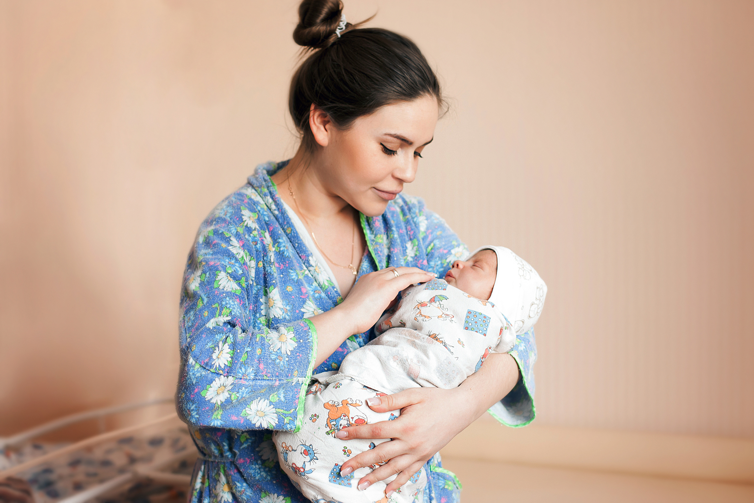 Фотосессия выписки из роддома. Фотограф новорожденных в Брянске Анжелика Прохоренкова