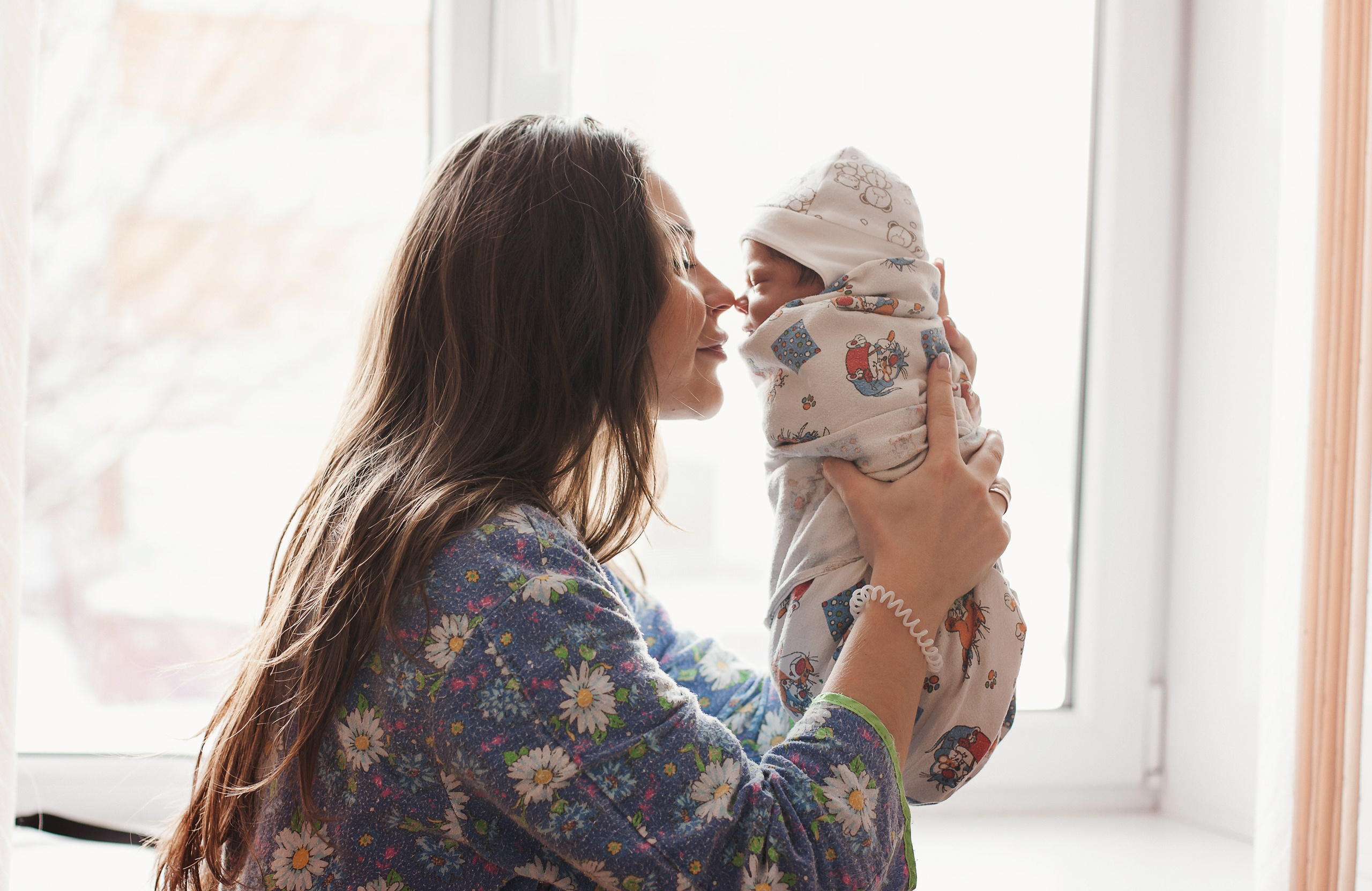 Фотосессия выписки из роддома. Фотограф новорожденных в Брянске Анжелика Прохоренкова