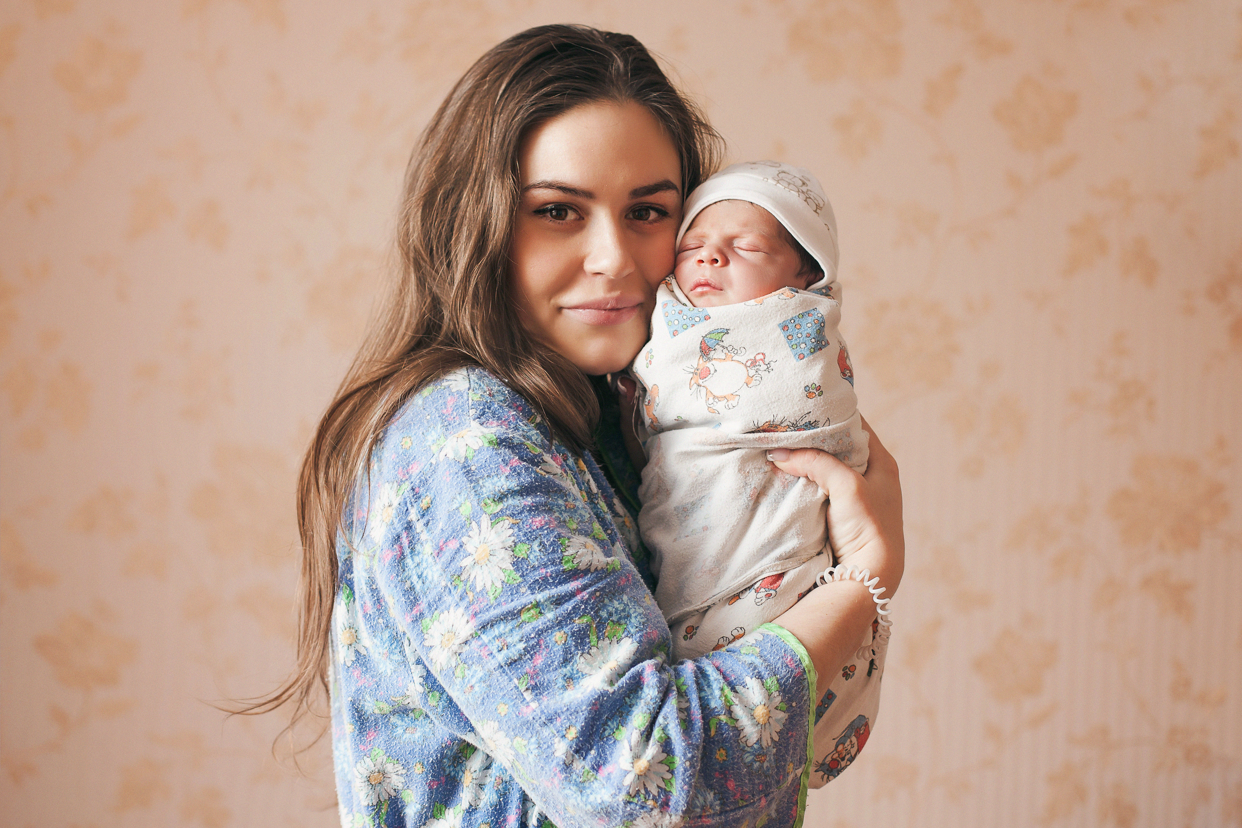 Фотосессия выписки из роддома. Фотограф новорожденных в Брянске Анжелика Прохоренкова