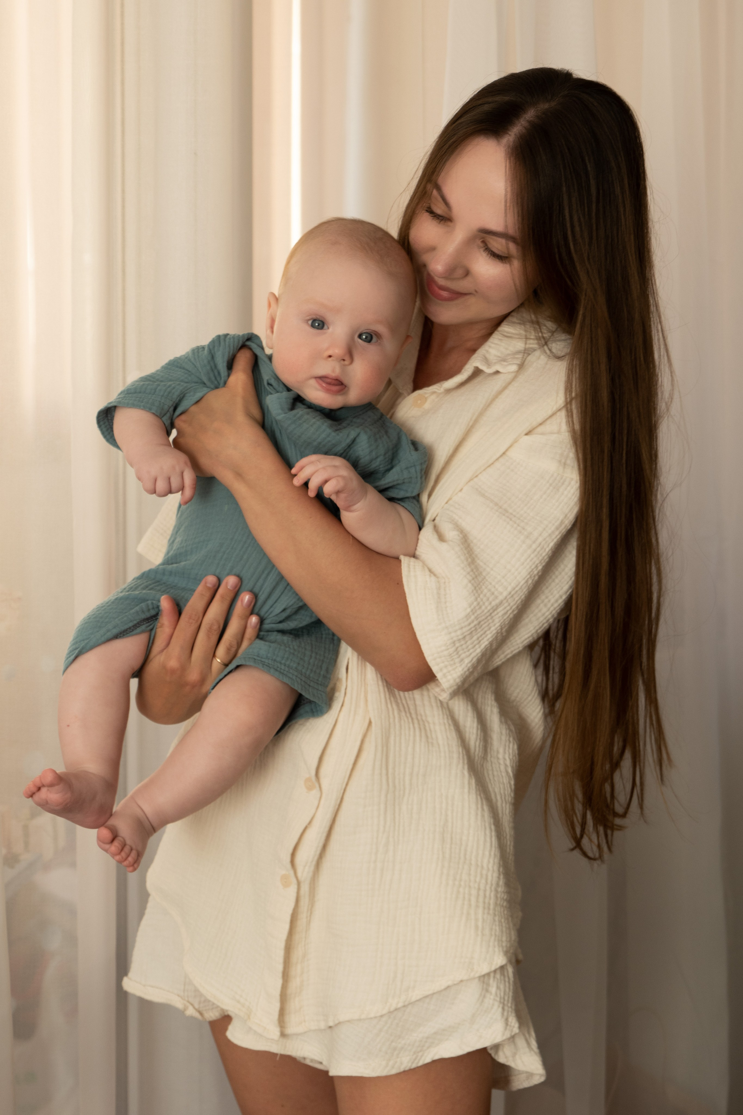 Мама и малыш (5 месяцев). Фотограф видеограф Ольга Василевская