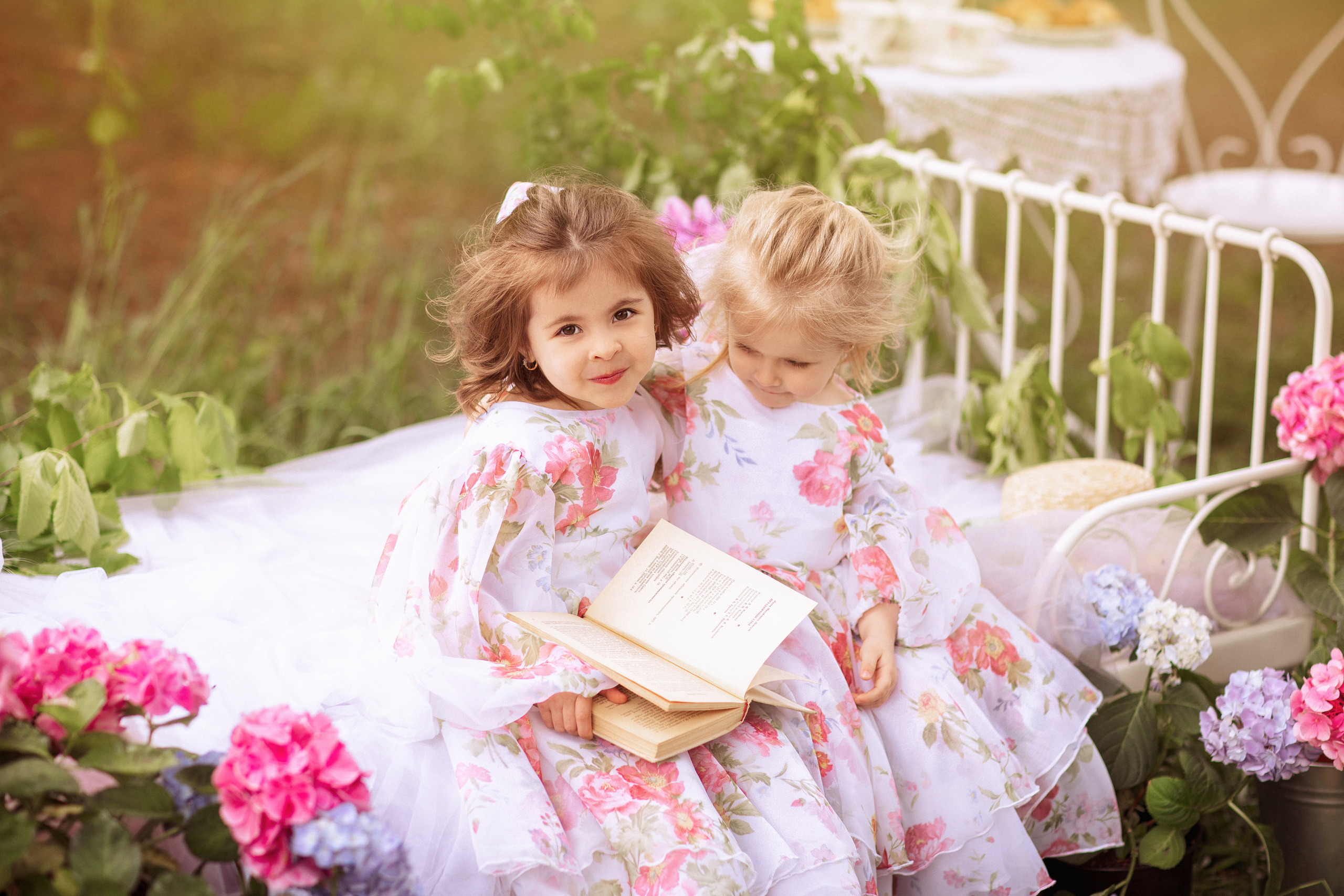 Цветочная кровать с кроликами. Семейный и детский фотограф в Краснодаре Анна Трашкова