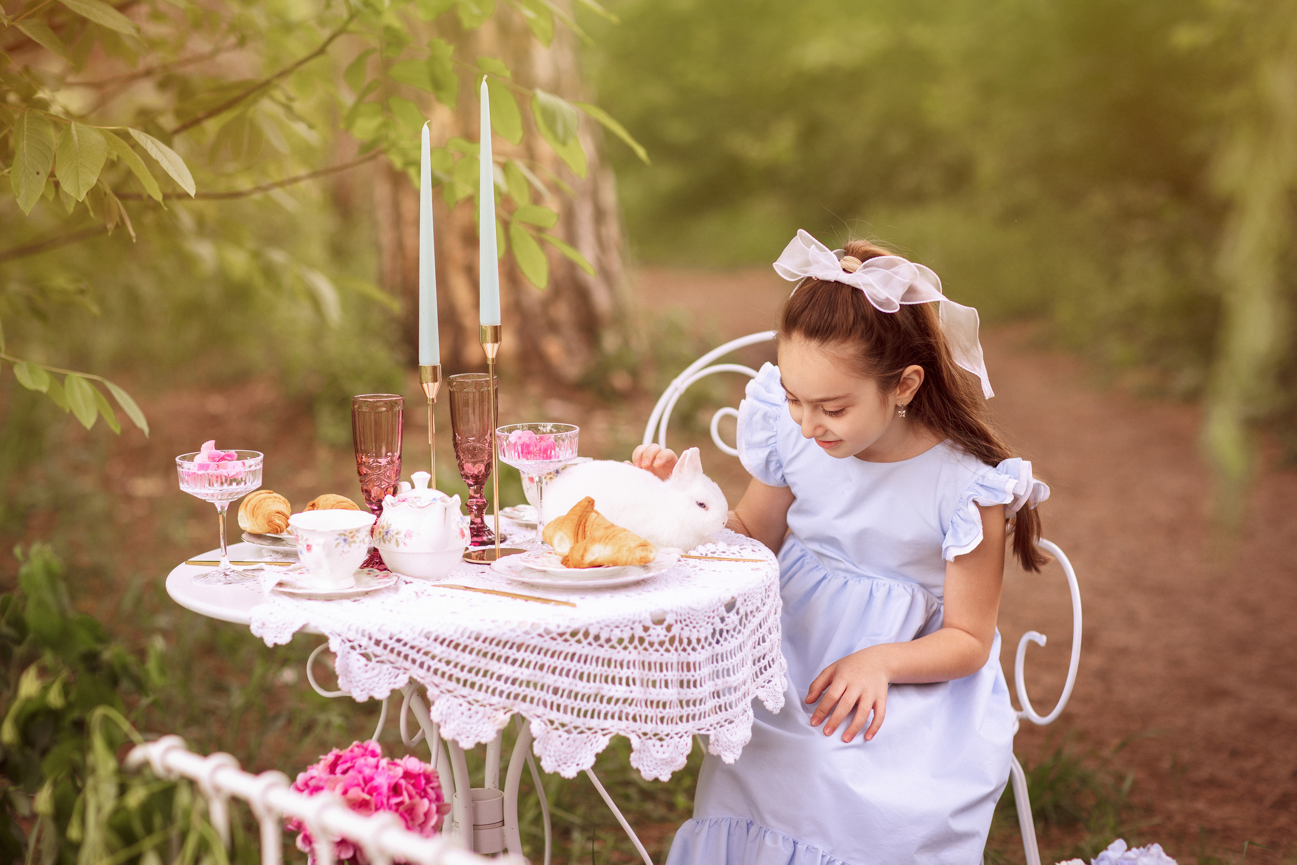 Цветочная кровать с кроликами. Семейный и детский фотограф в Краснодаре Анна Трашкова