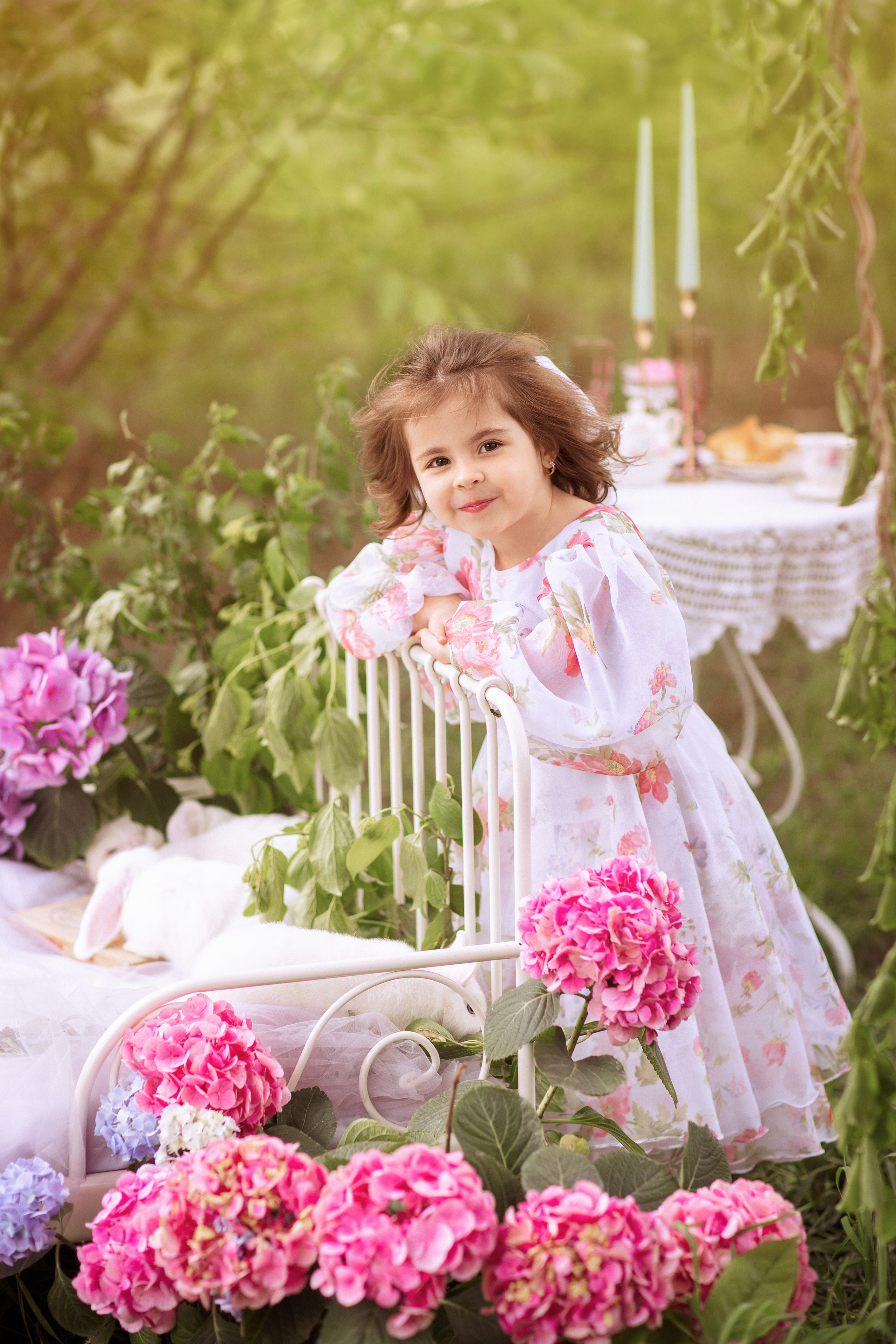 Цветочная кровать с кроликами. Семейный и детский фотограф в Краснодаре Анна Трашкова