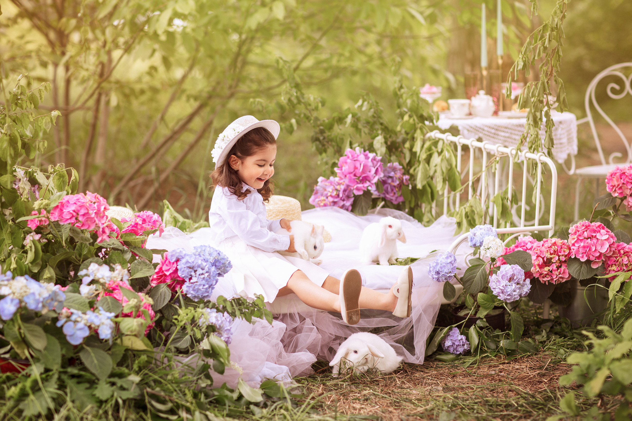 Цветочная кровать с кроликами. Семейный и детский фотограф в Краснодаре Анна Трашкова