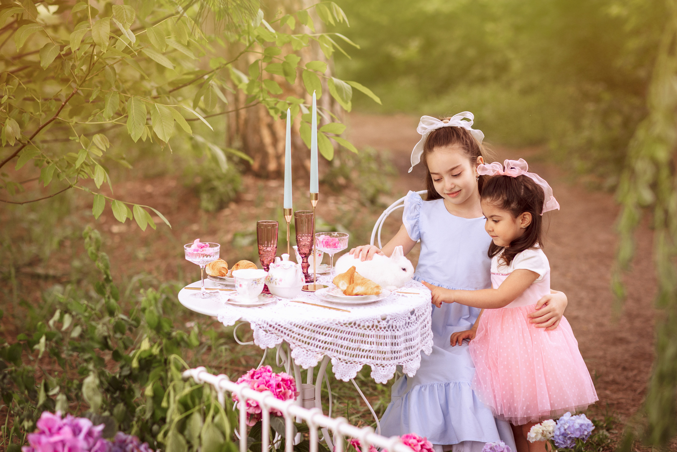 Цветочная кровать с кроликами. Семейный и детский фотограф в Краснодаре Анна Трашкова