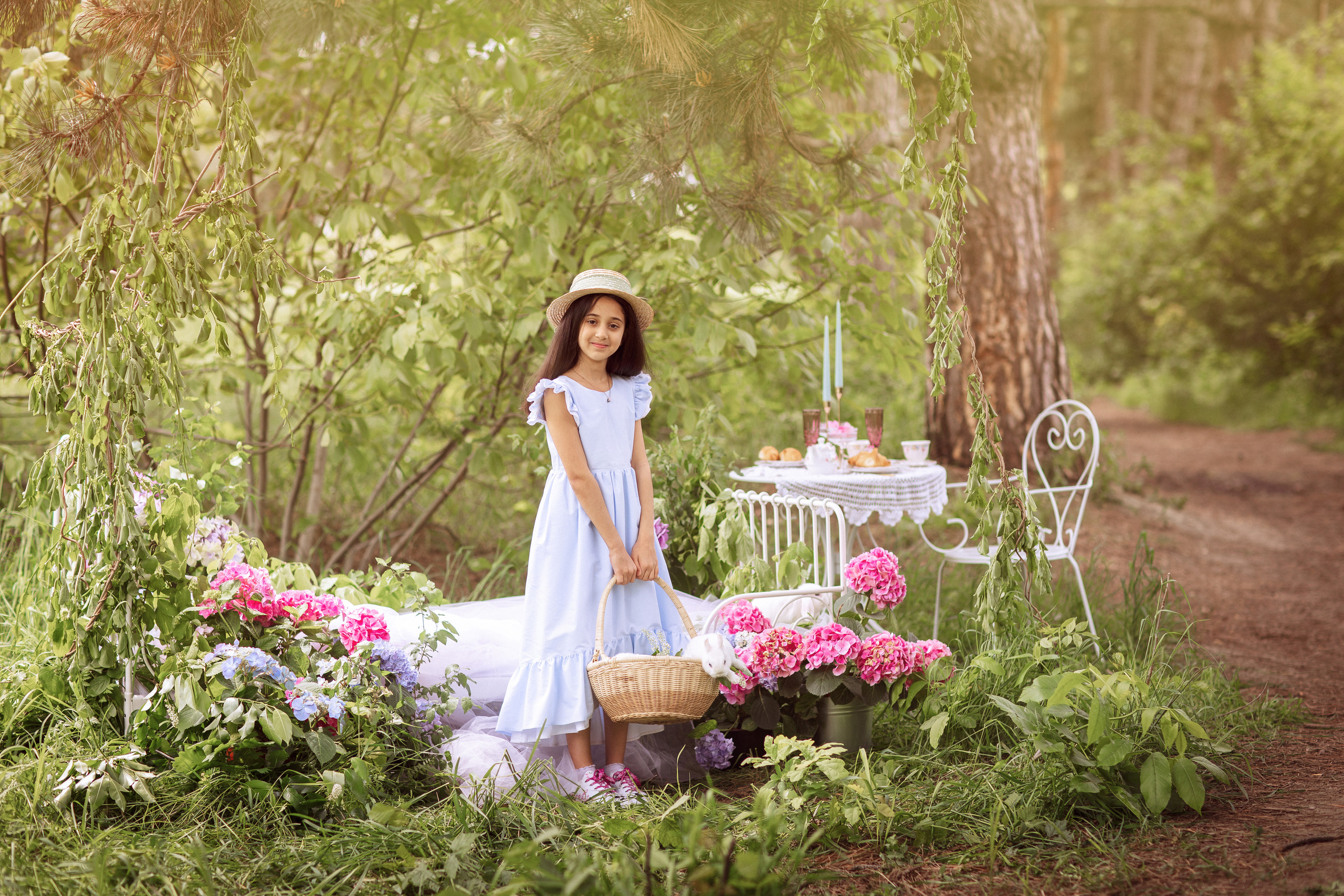 Цветочная кровать с кроликами. Семейный и детский фотограф в Краснодаре Анна Трашкова