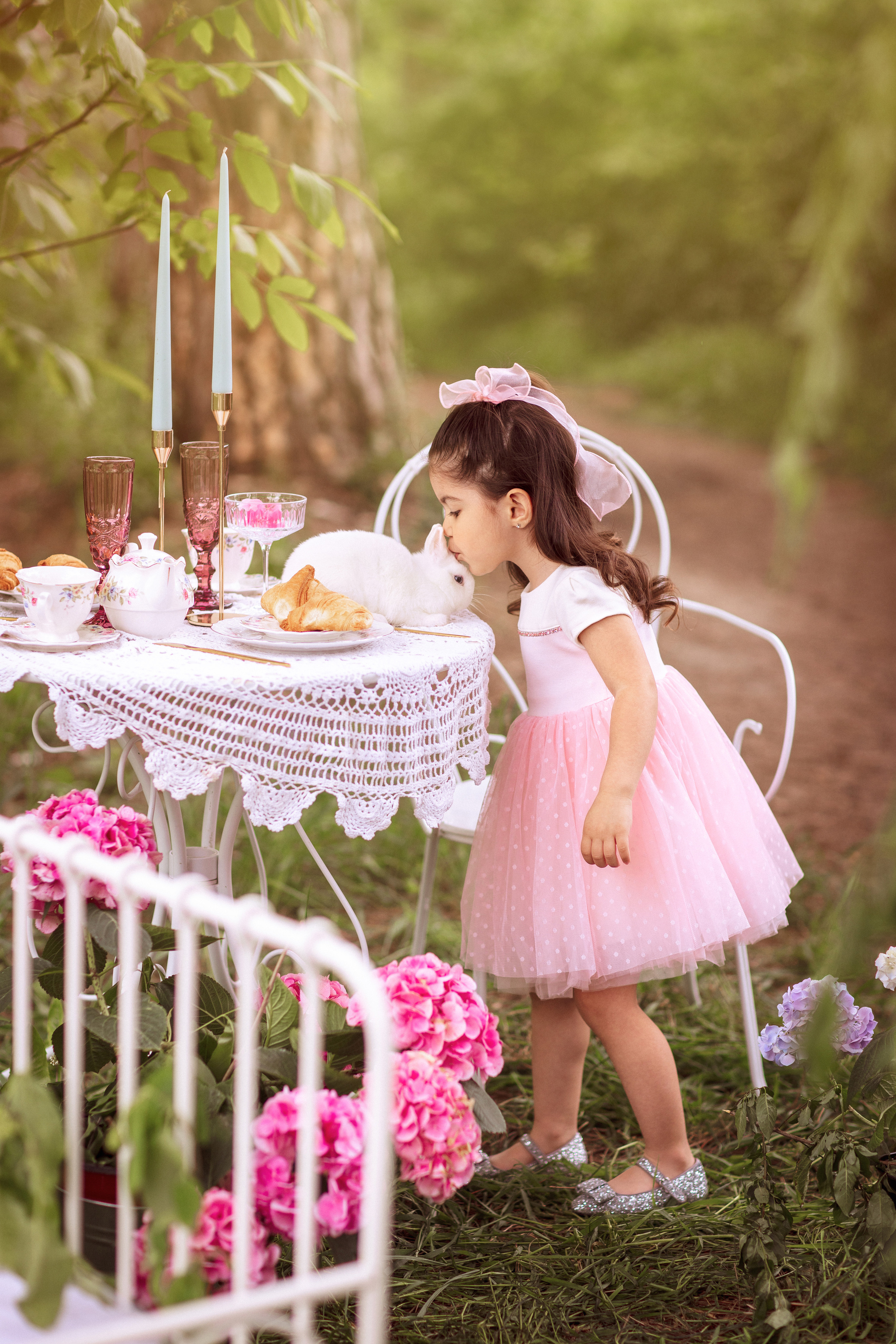 Цветочная кровать с кроликами. Семейный и детский фотограф в Краснодаре Анна Трашкова