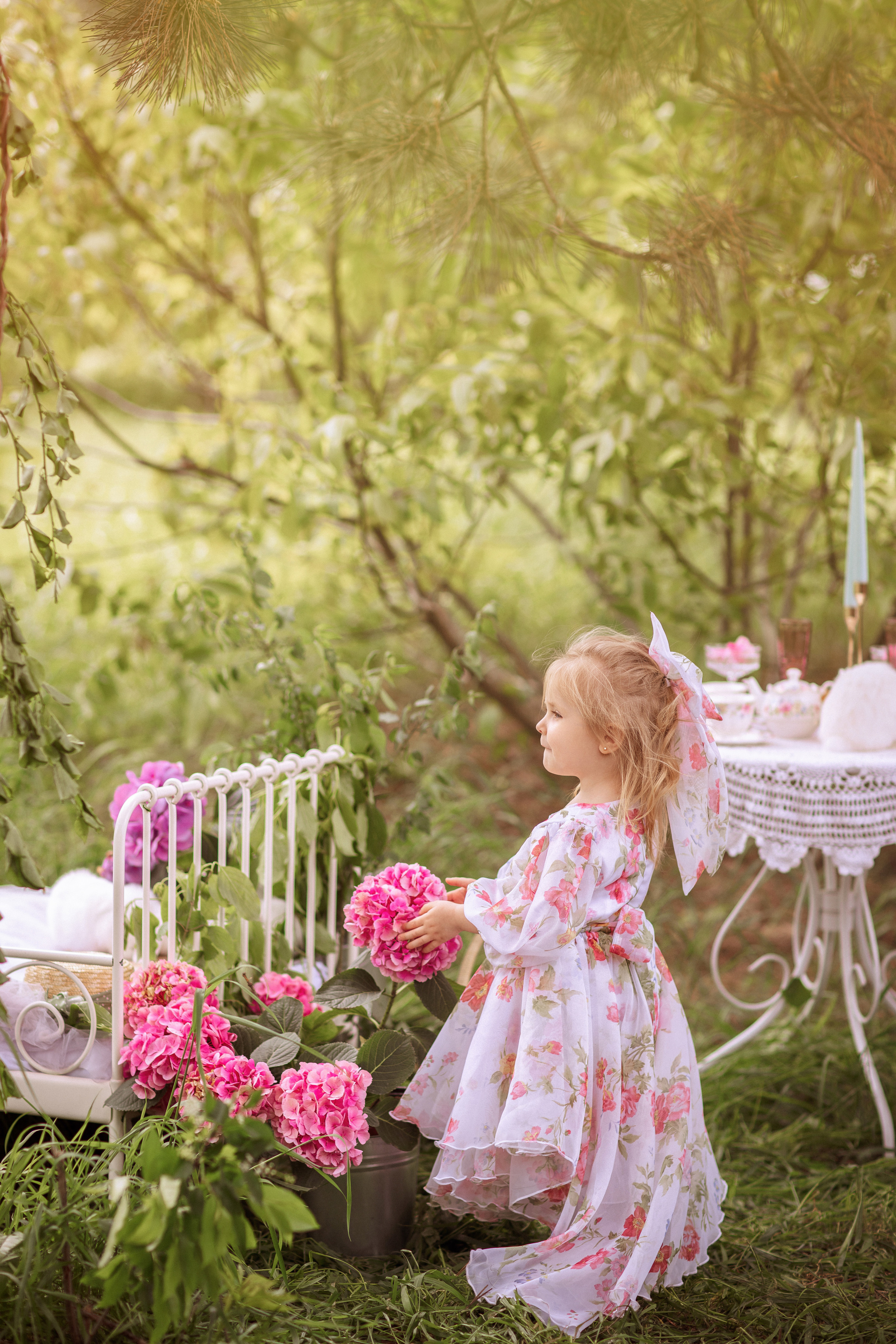 Цветочная кровать с кроликами. Семейный и детский фотограф в Краснодаре Анна Трашкова