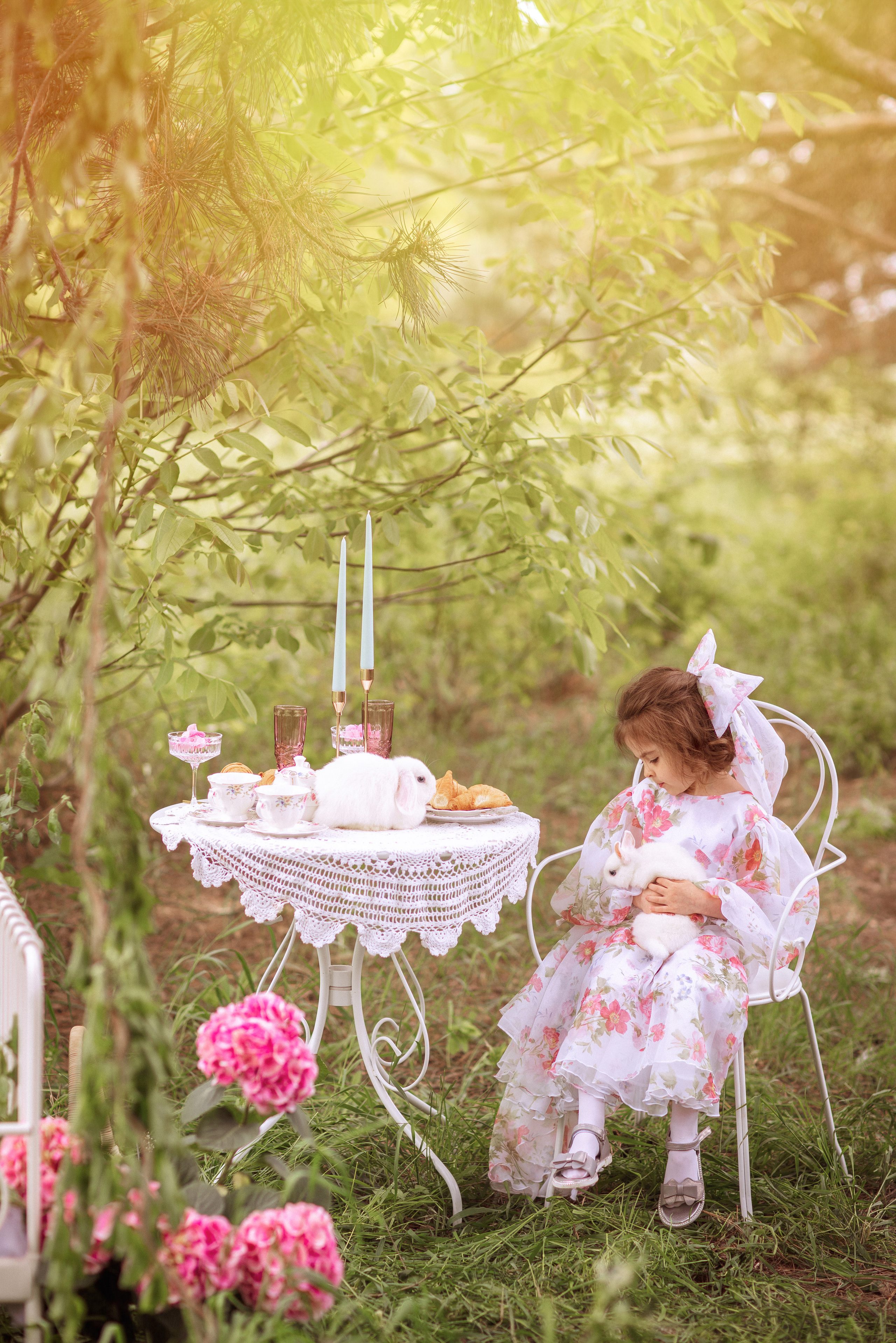 Цветочная кровать с кроликами. Семейный и детский фотограф в Краснодаре Анна Трашкова