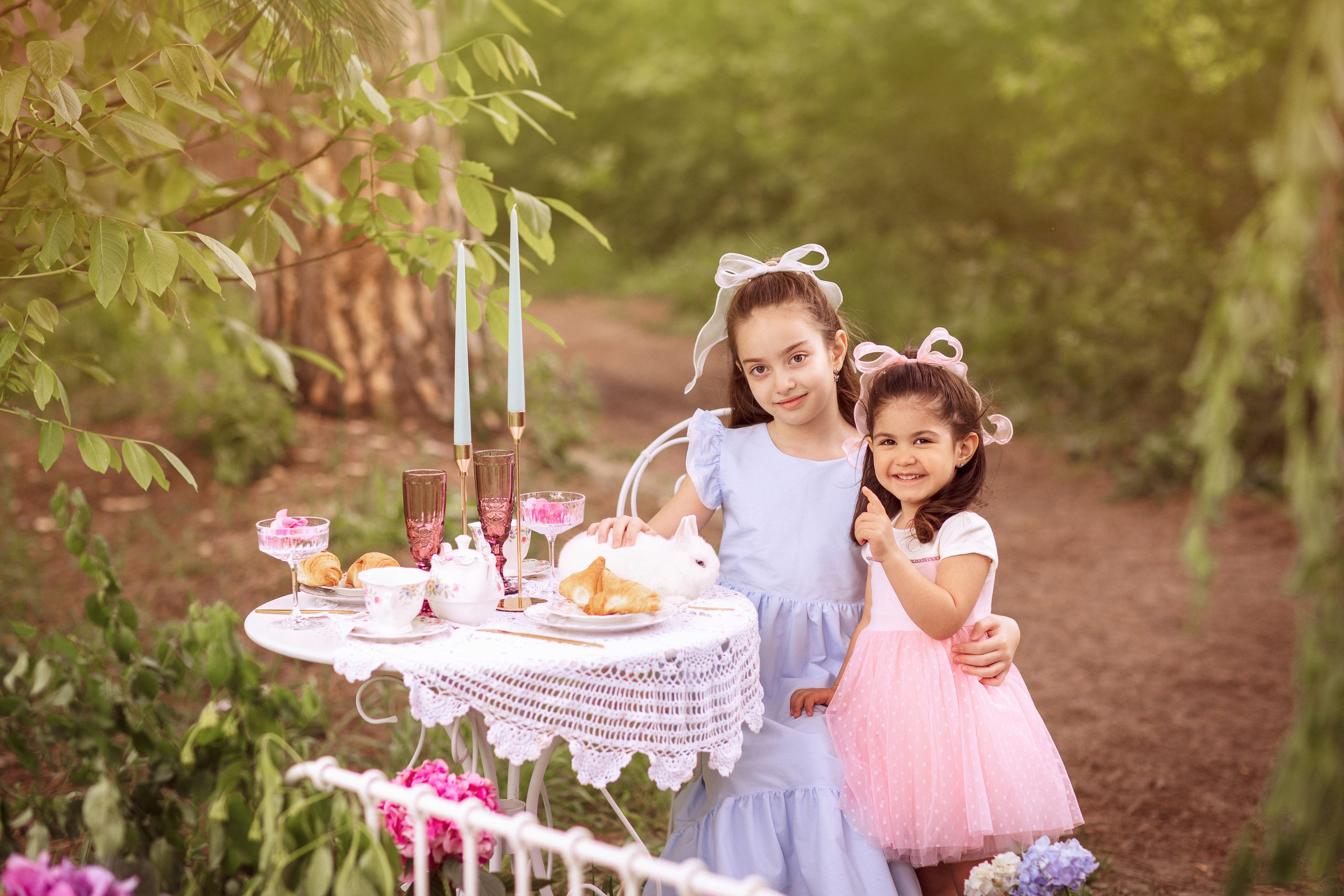 Цветочная кровать с кроликами. Семейный и детский фотограф в Краснодаре Анна Трашкова