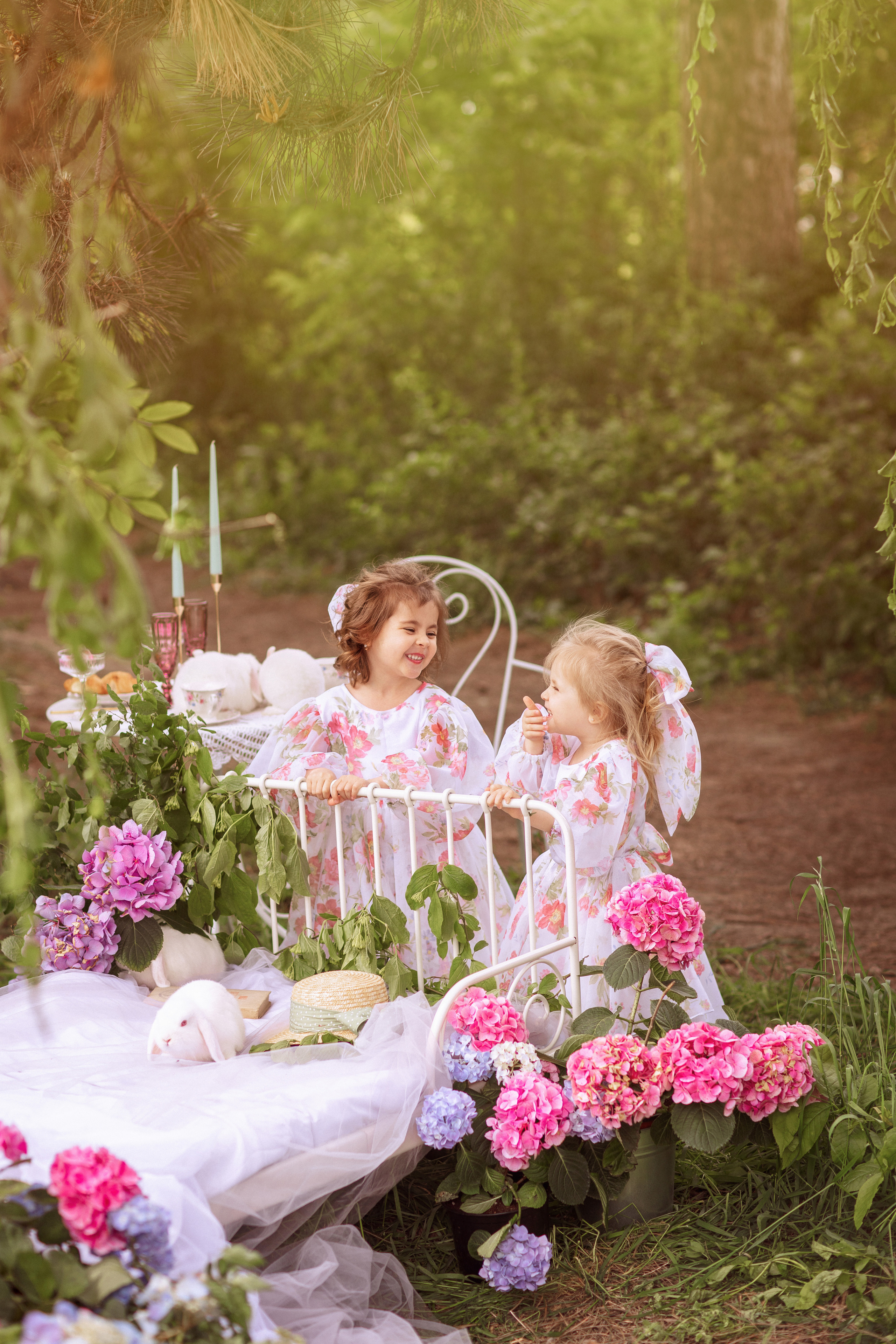 Цветочная кровать с кроликами. Семейный и детский фотограф в Краснодаре Анна Трашкова