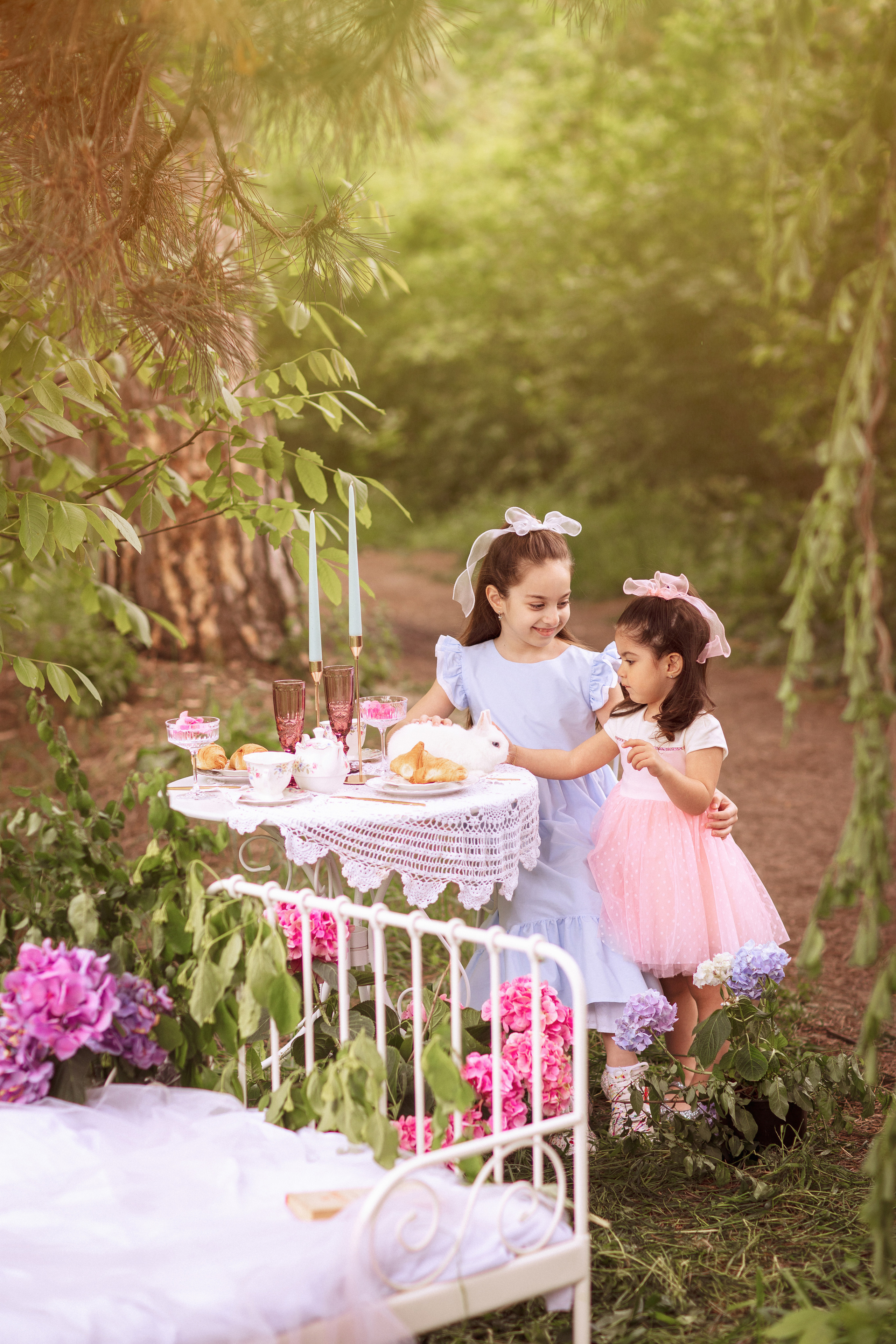 Цветочная кровать с кроликами. Семейный и детский фотограф в Краснодаре Анна Трашкова