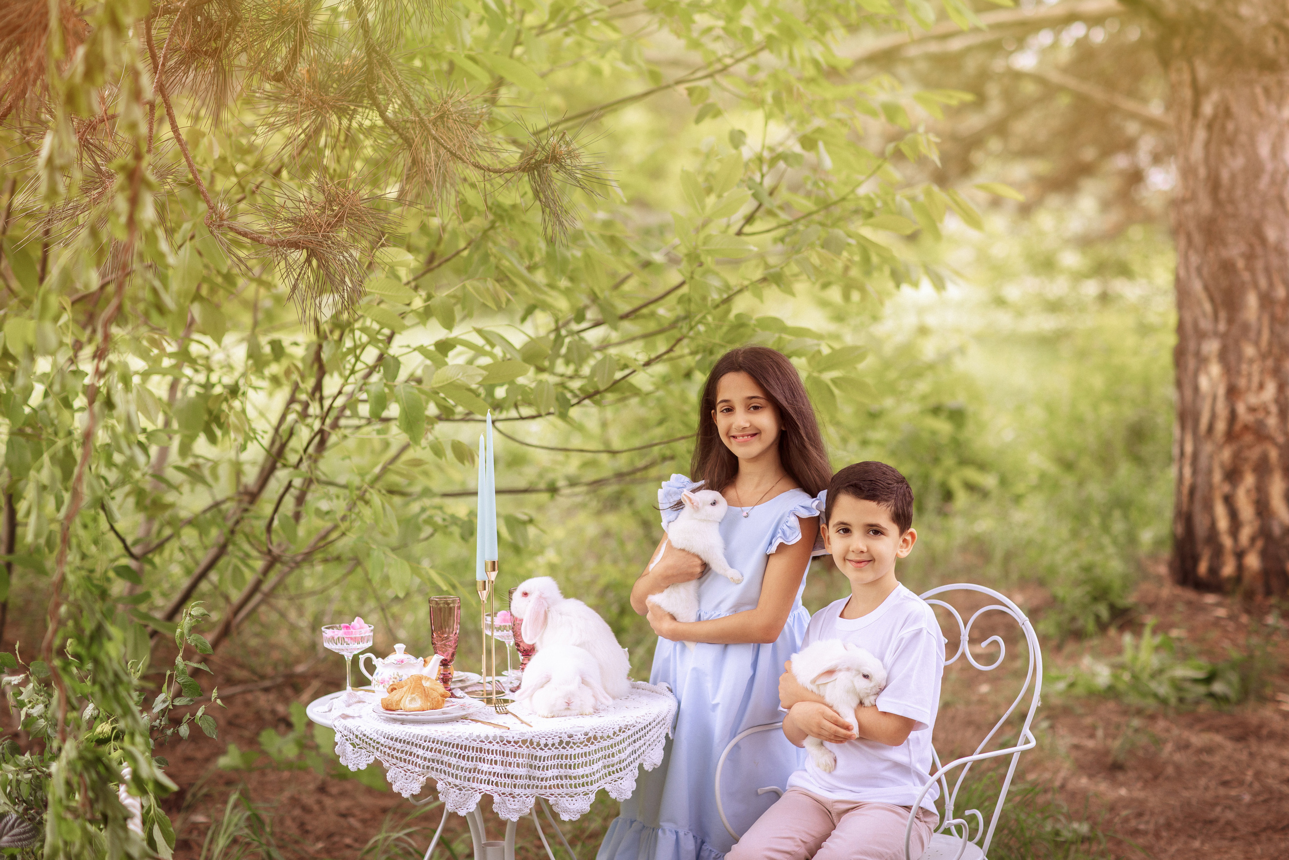 Цветочная кровать с кроликами. Семейный и детский фотограф в Краснодаре Анна Трашкова