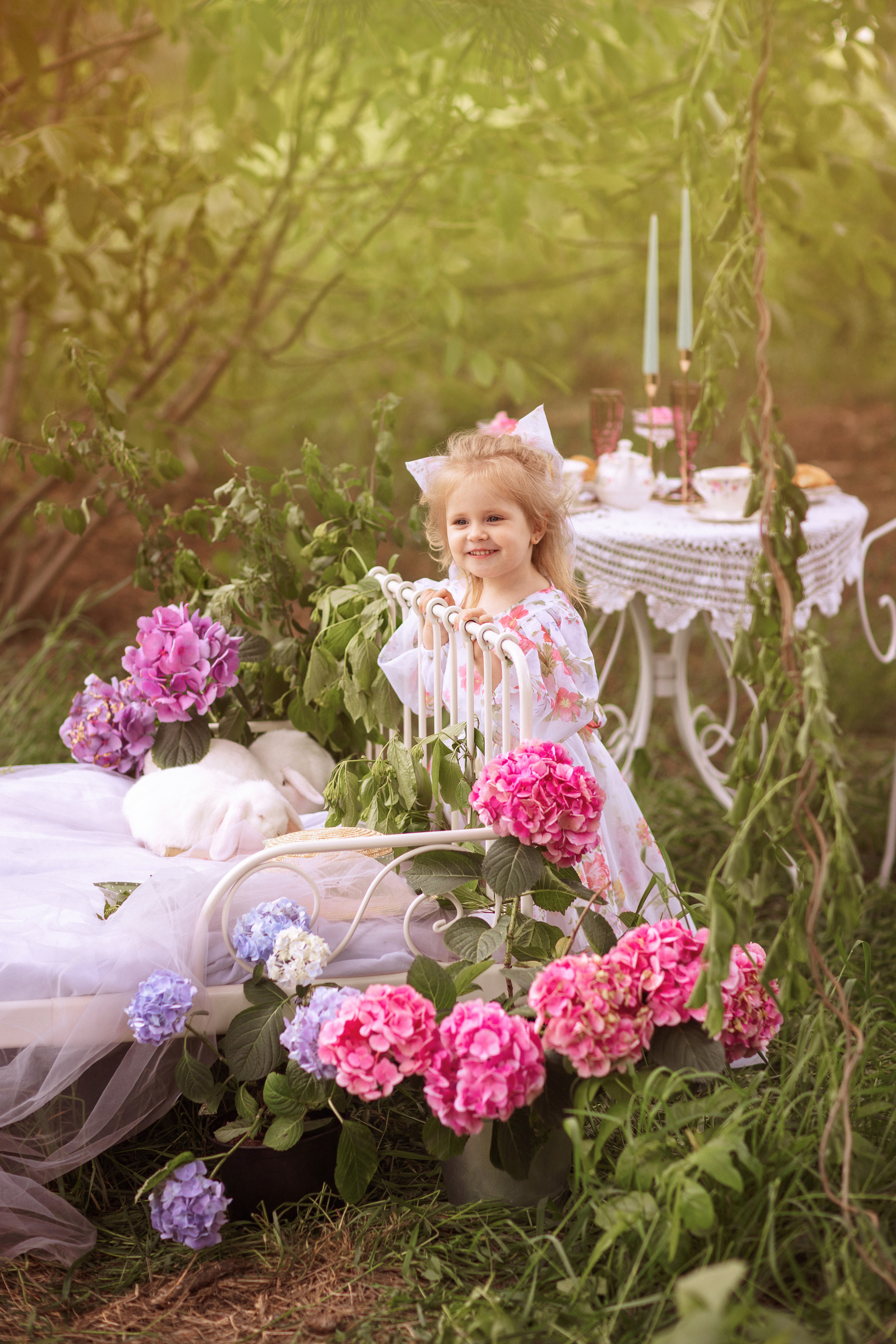 Цветочная кровать с кроликами. Семейный и детский фотограф в Краснодаре Анна Трашкова