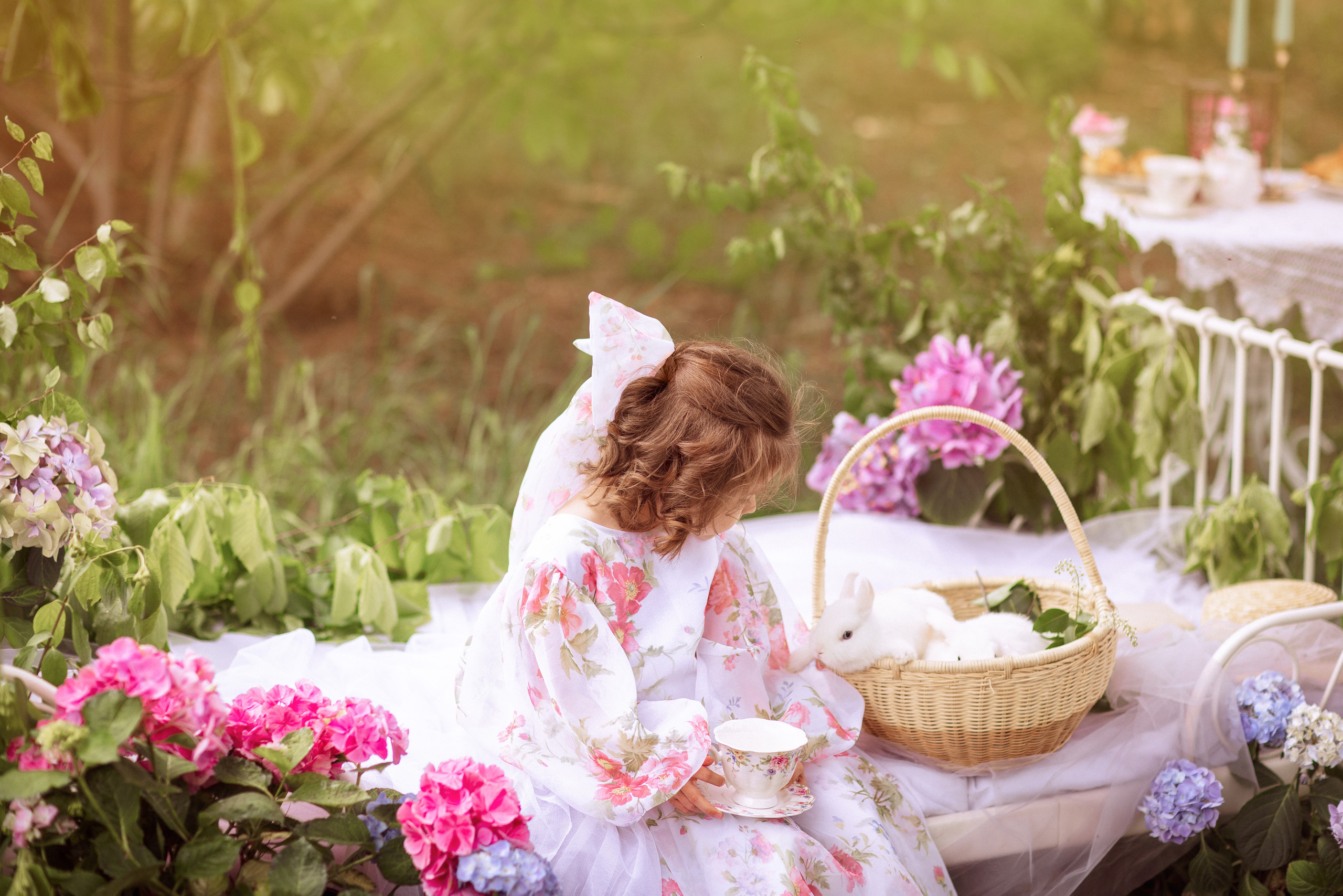 Цветочная кровать с кроликами. Семейный и детский фотограф в Краснодаре Анна Трашкова