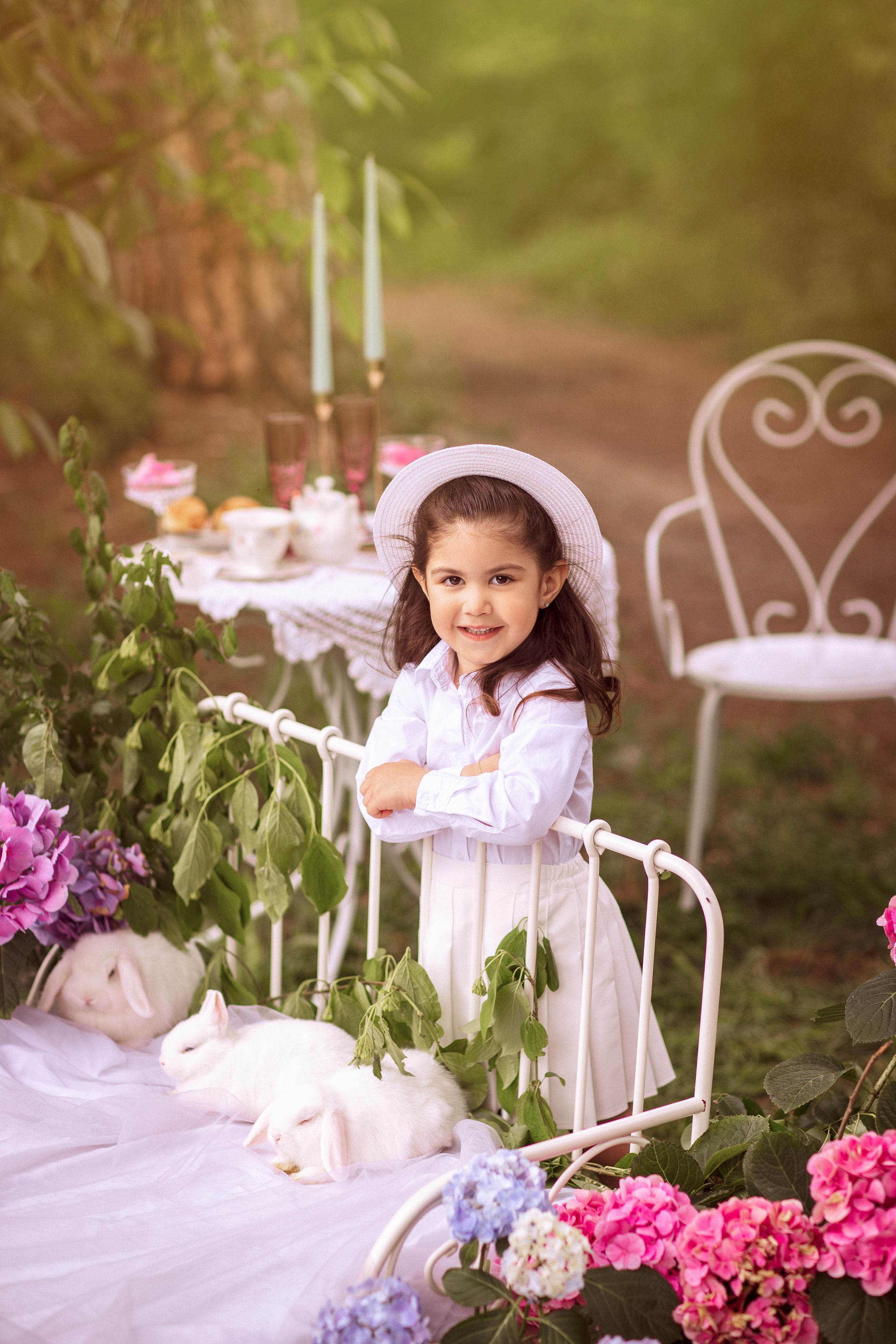 Цветочная кровать с кроликами. Семейный и детский фотограф в Краснодаре Анна Трашкова