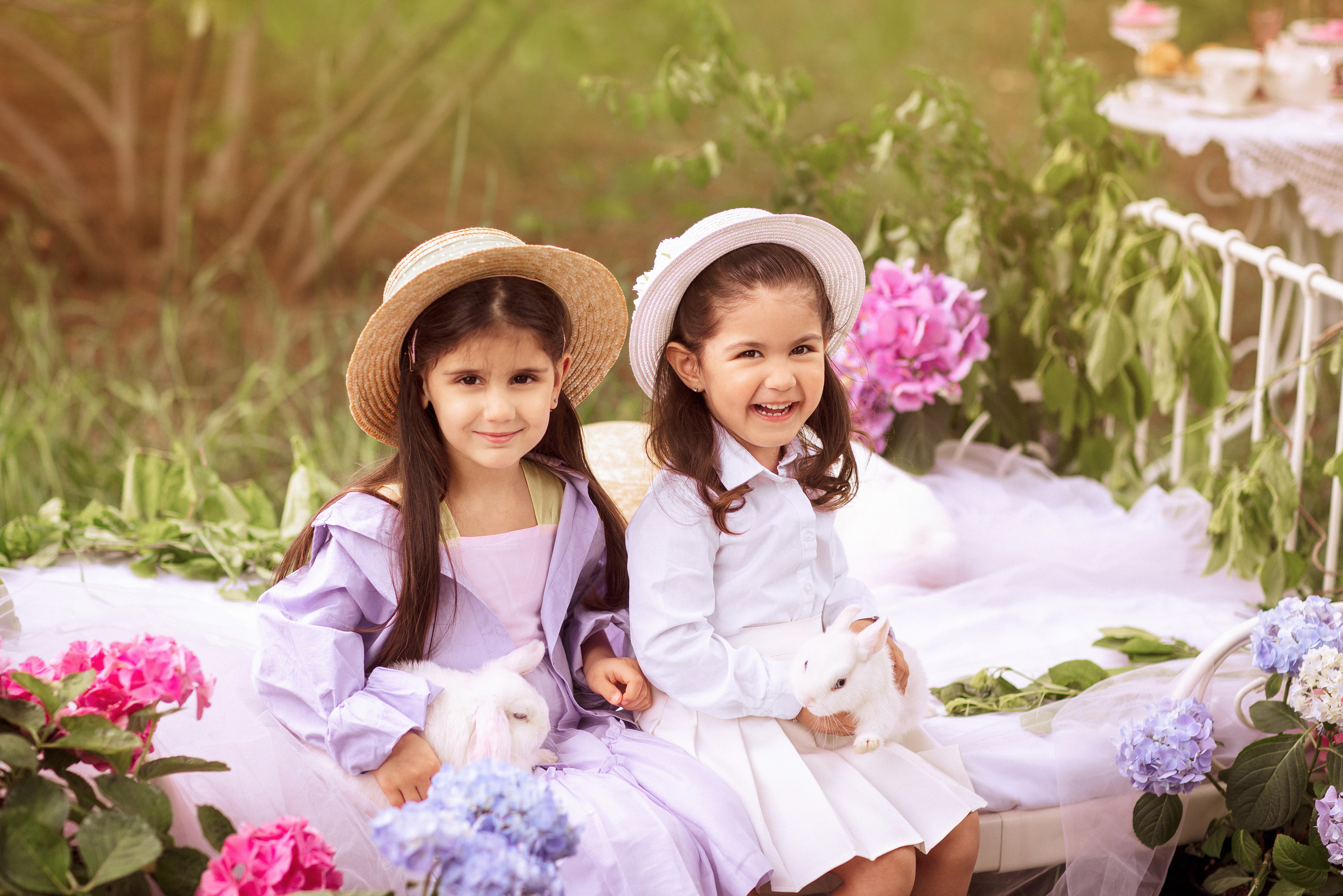 Цветочная кровать с кроликами. Семейный и детский фотограф в Краснодаре Анна Трашкова