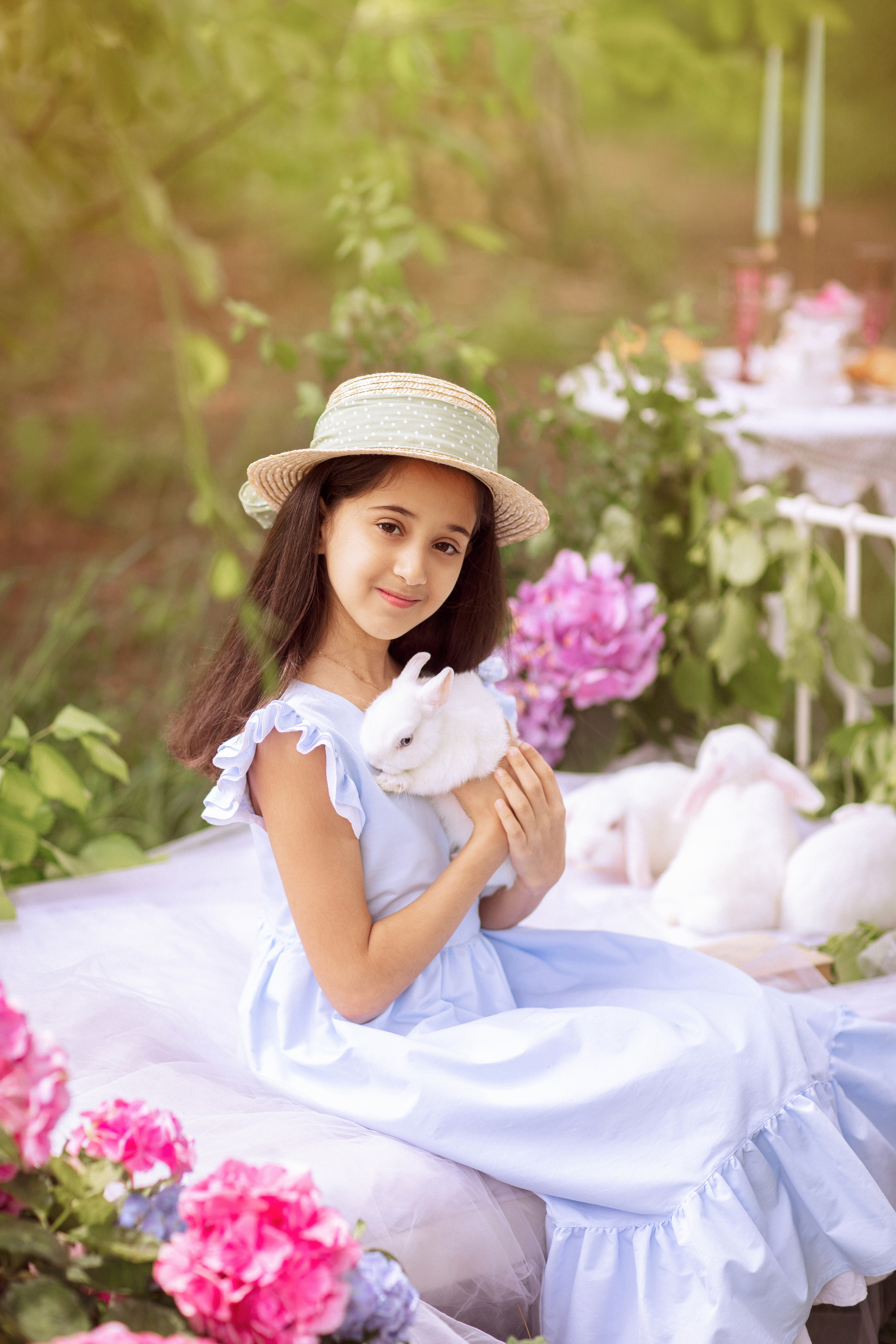 Цветочная кровать с кроликами. Семейный и детский фотограф в Краснодаре Анна Трашкова