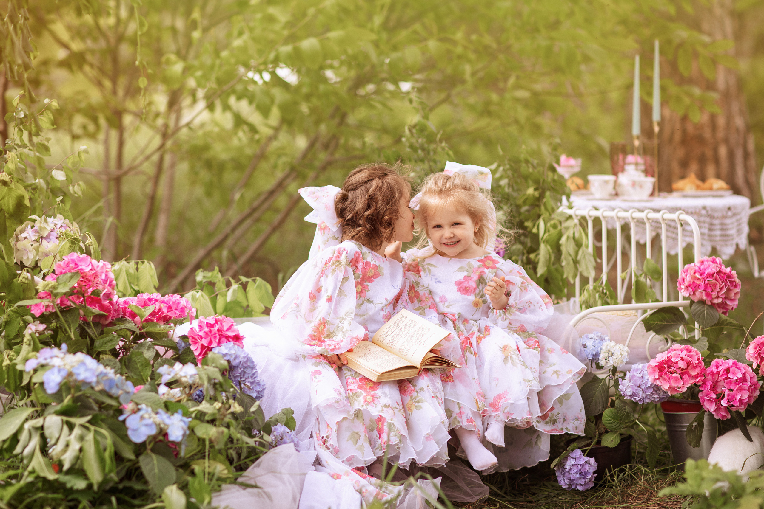 Цветочная кровать с кроликами. Семейный и детский фотограф в Краснодаре Анна Трашкова