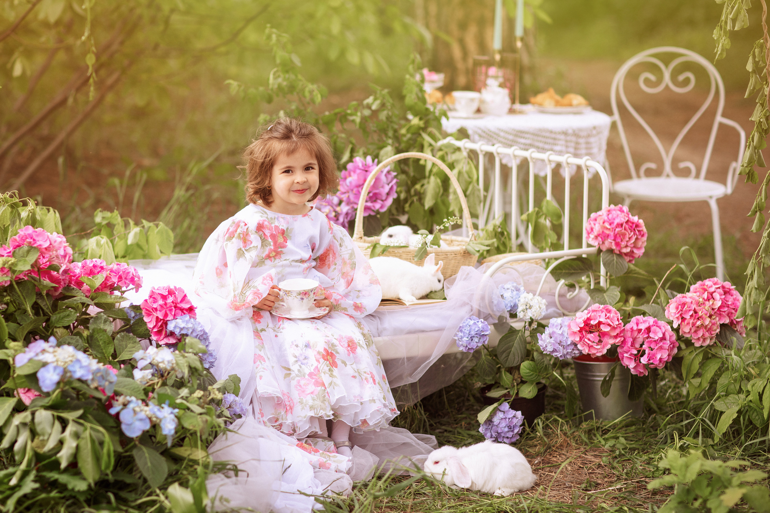 Цветочная кровать с кроликами. Семейный и детский фотограф в Краснодаре Анна Трашкова