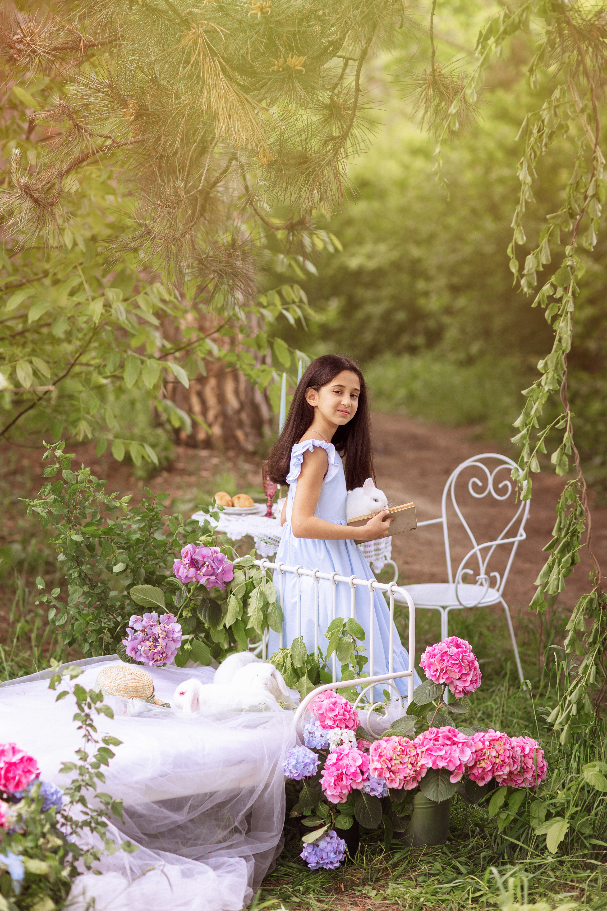 Цветочная кровать с кроликами. Семейный и детский фотограф в Краснодаре Анна Трашкова
