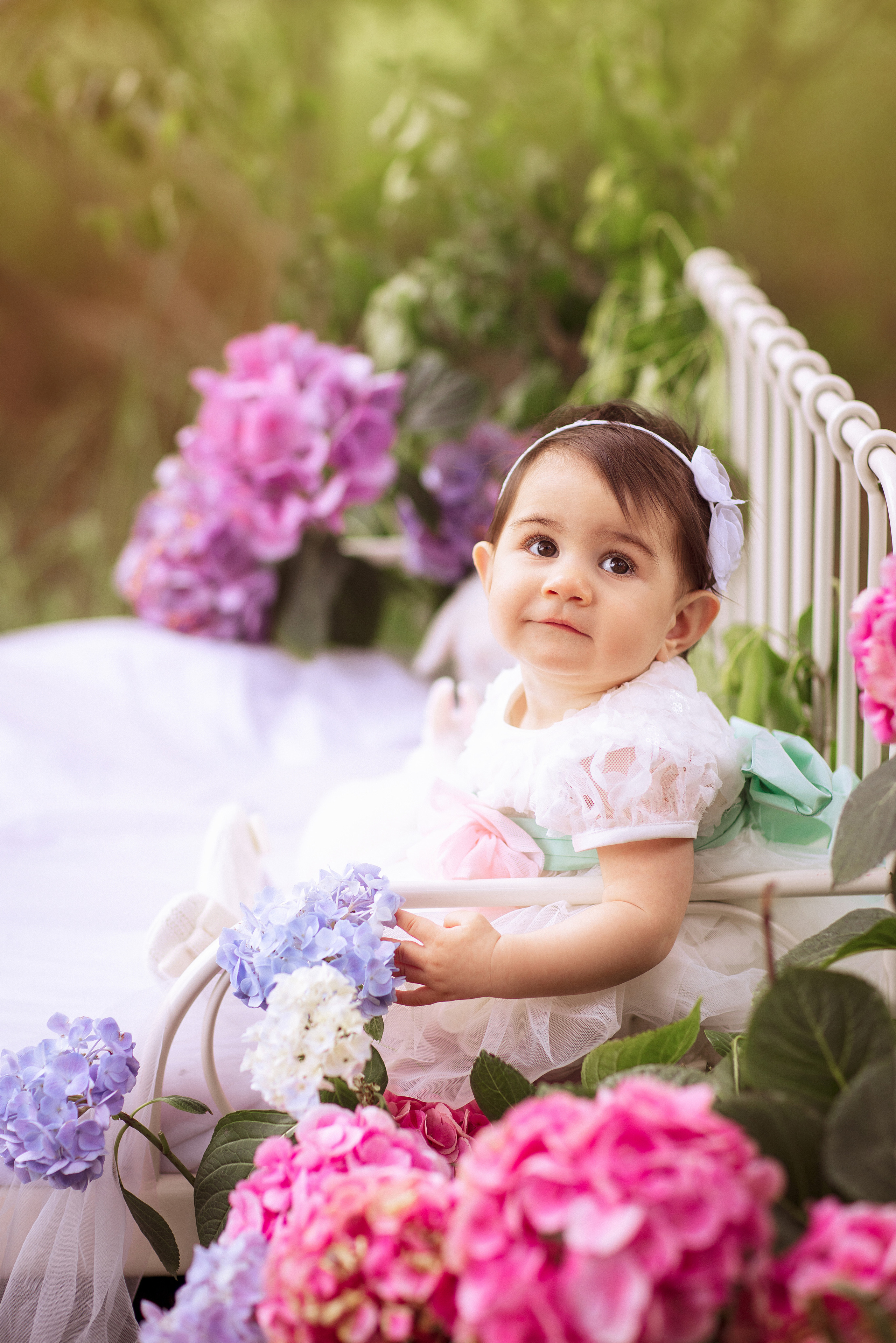 Цветочная кровать с кроликами. Семейный и детский фотограф в Краснодаре Анна Трашкова