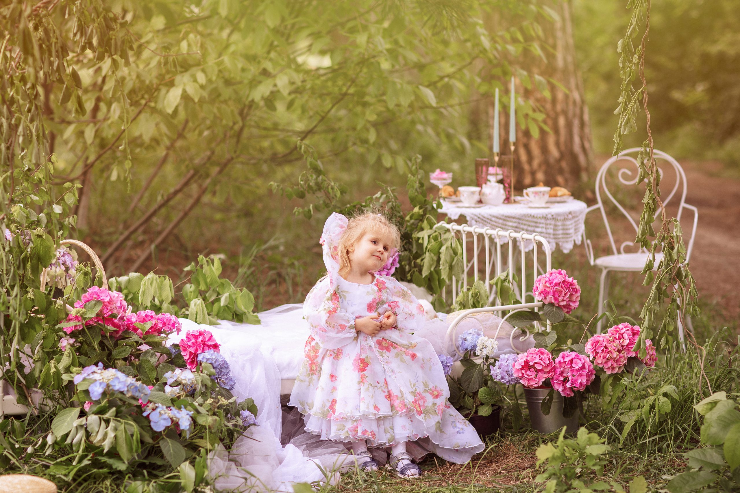 Цветочная кровать с кроликами. Семейный и детский фотограф в Краснодаре Анна Трашкова