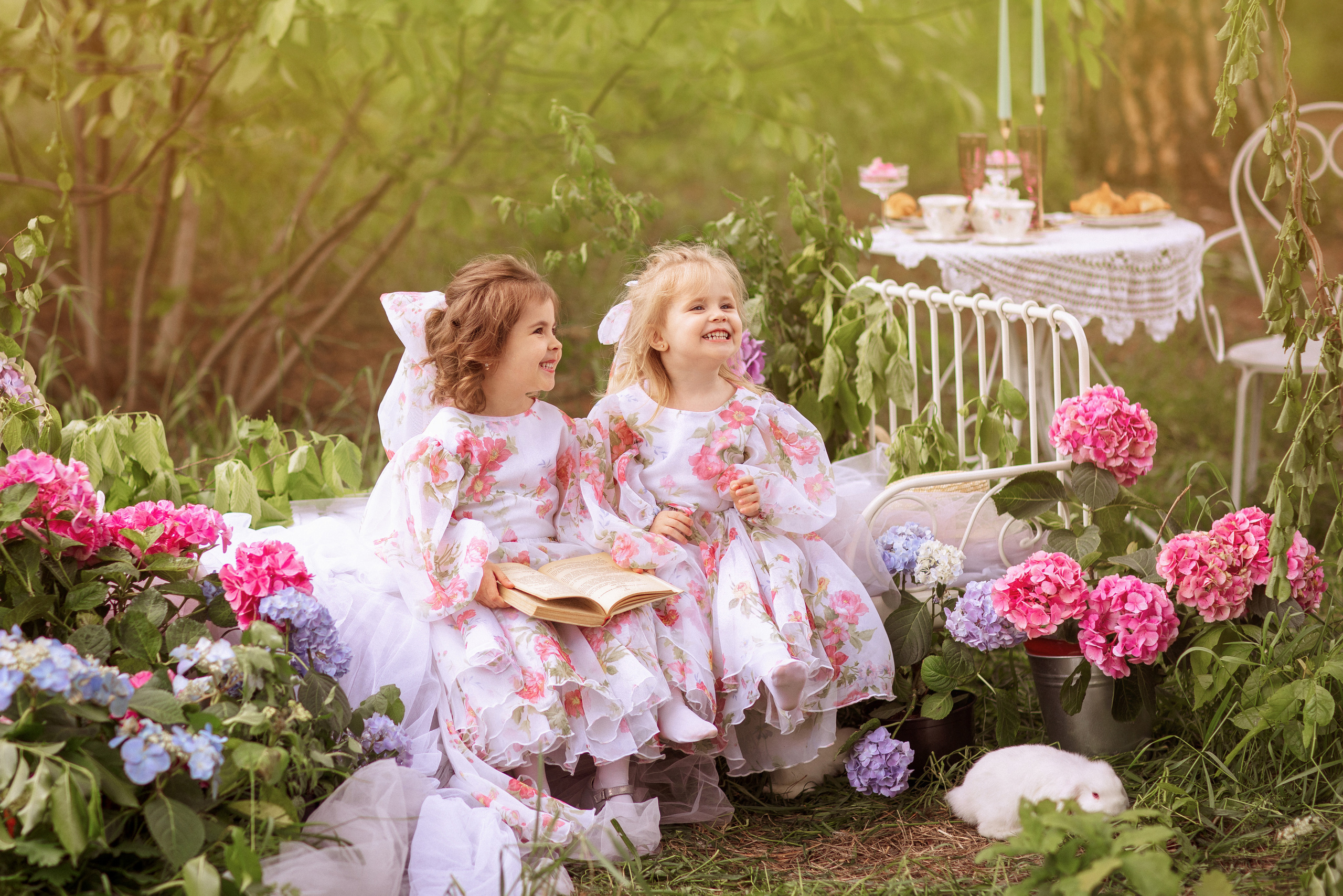 Цветочная кровать с кроликами. Семейный и детский фотограф в Краснодаре Анна Трашкова