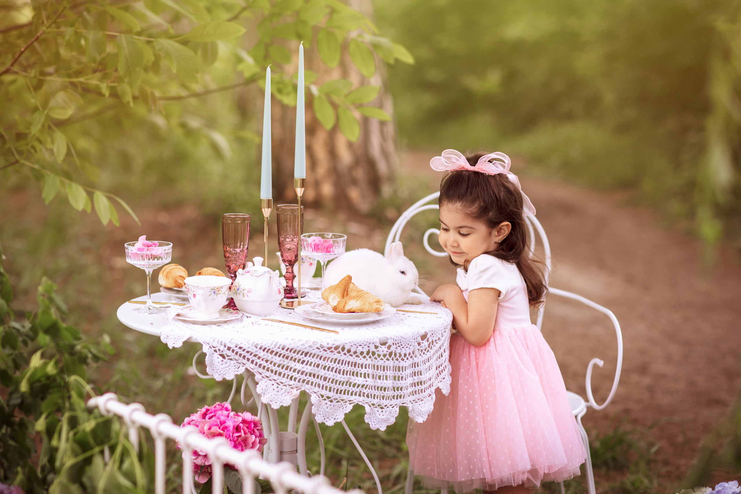 Цветочная кровать с кроликами. Семейный и детский фотограф в Краснодаре Анна Трашкова