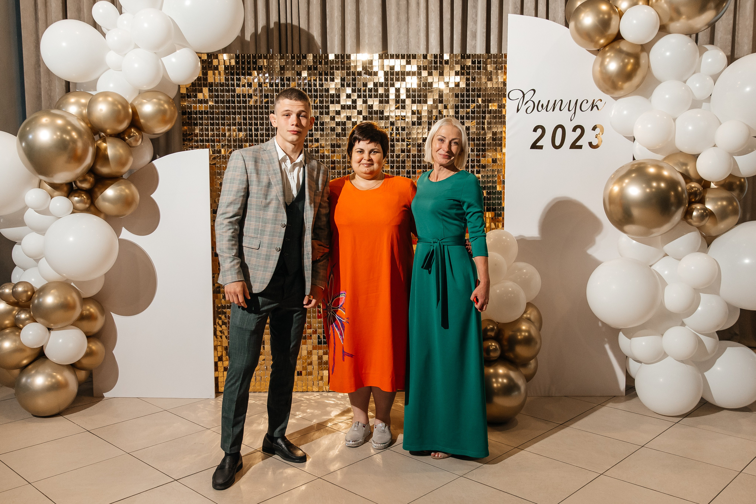 2023-06-23 Выпускной МБОУ СОШ № 10. Фотограф в Красноярске