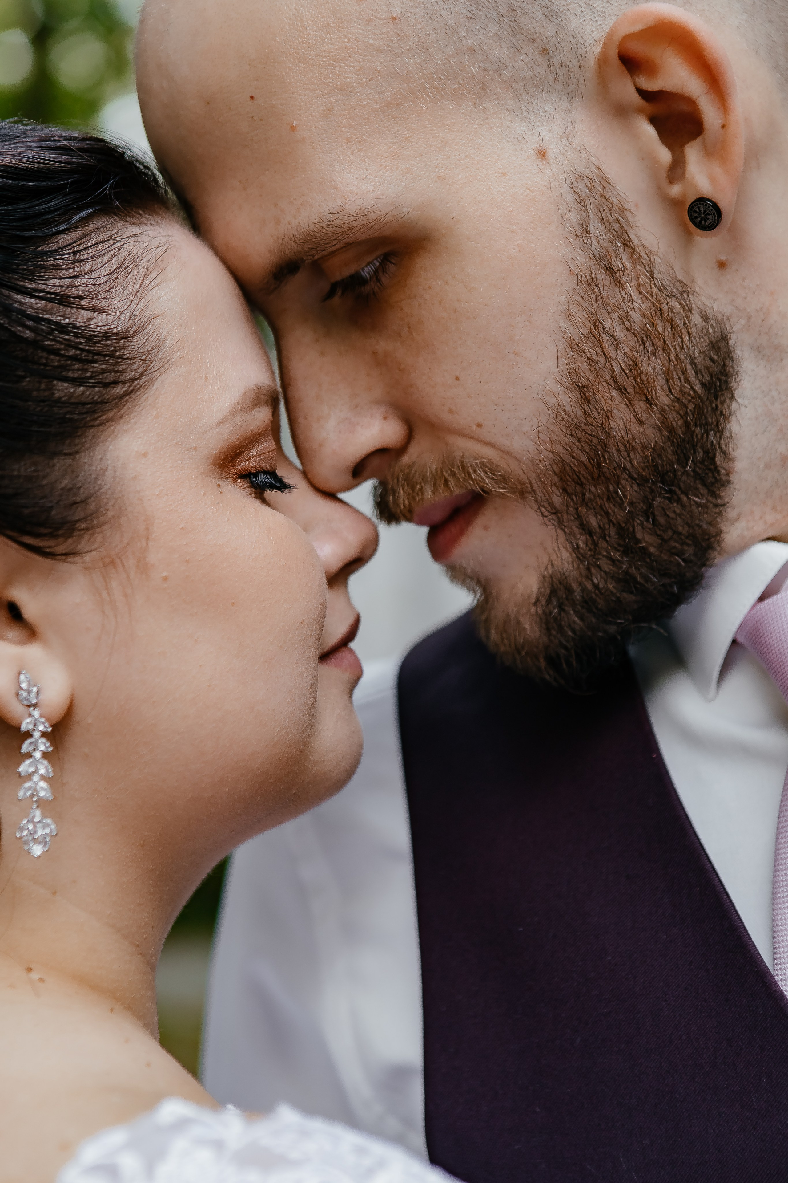 Романтическая свадебная фотопрогулка в Царицыно после ЗАГСа. Свадебный фотограф в Москве