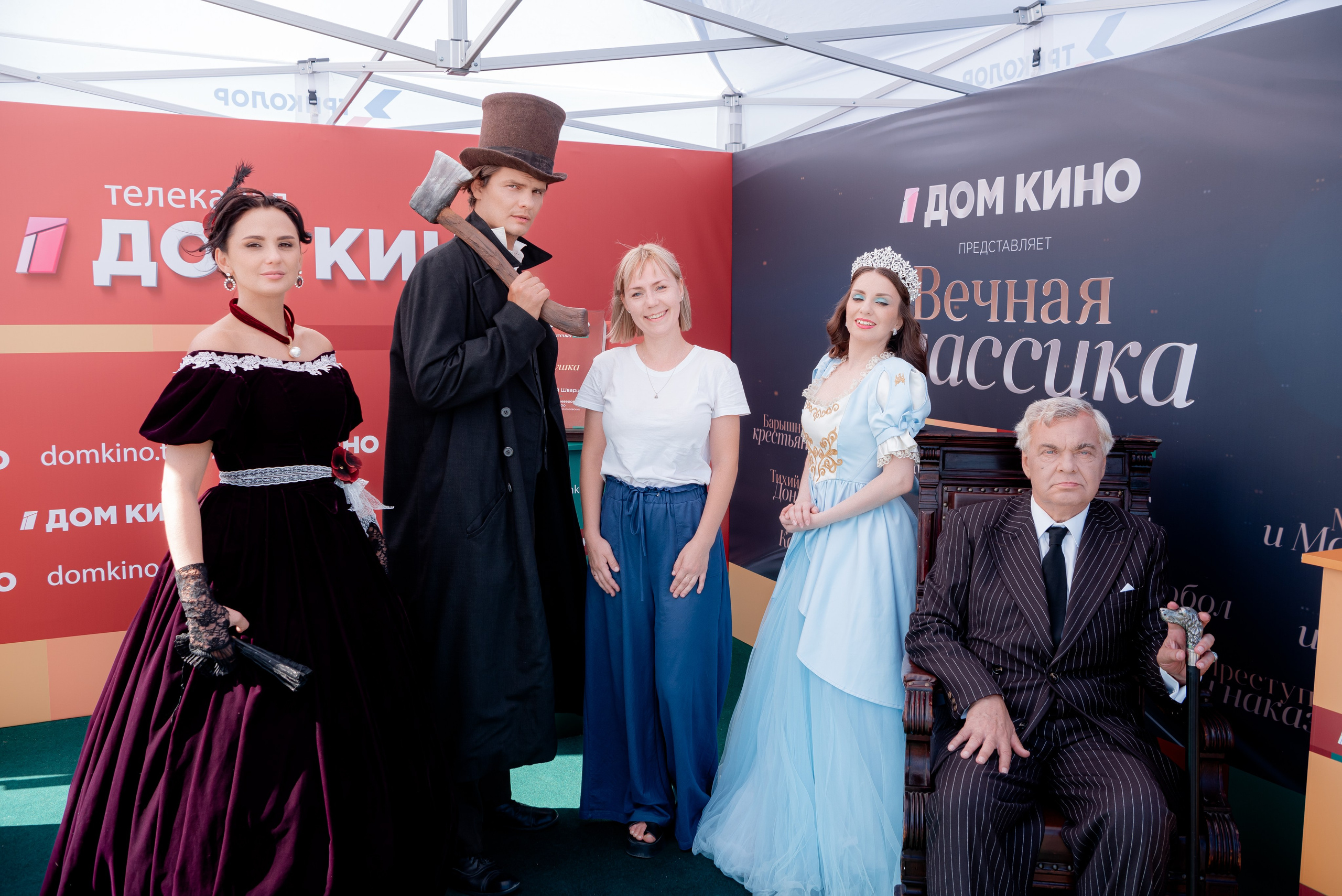 Портретные фото с артистами в палатке Триколор Дом Кинов на день города Волгоград. Фотограф в Волгограде и Волжском Александр Горбань