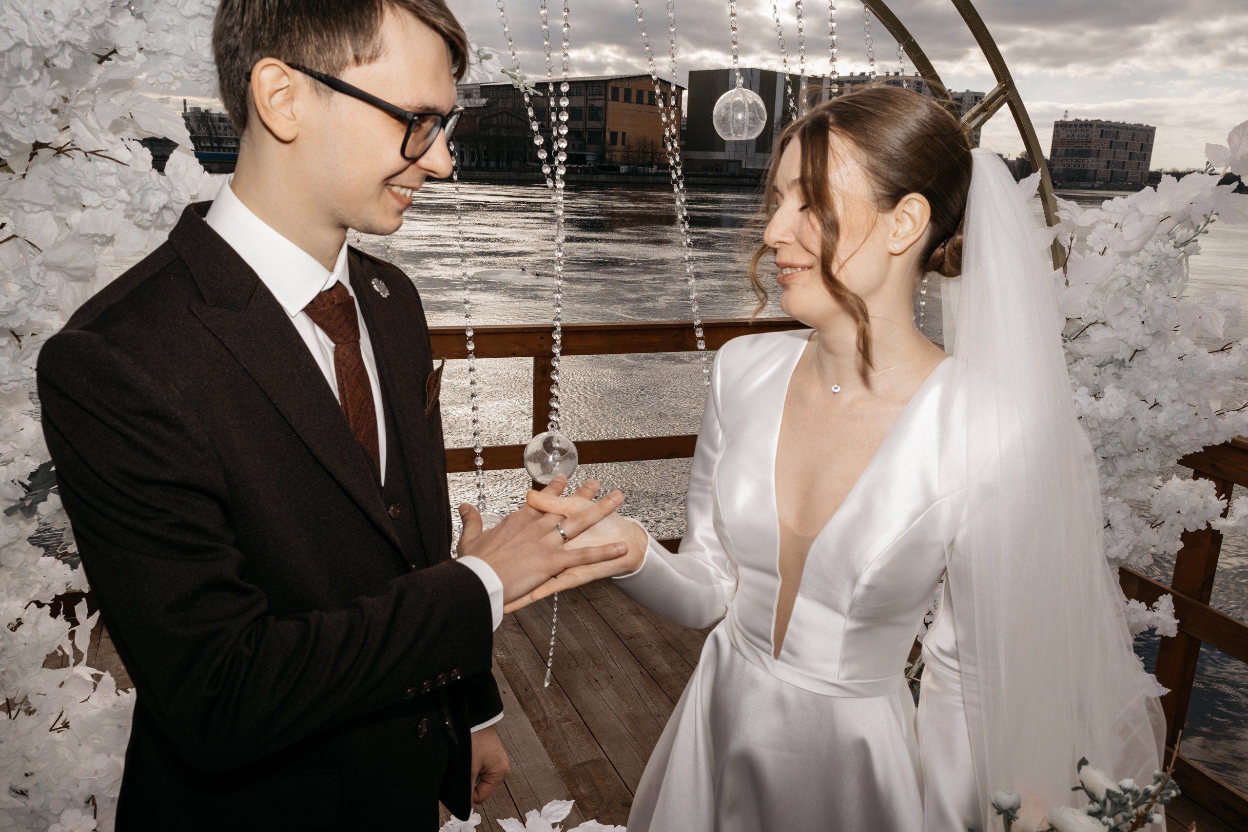 Свадебная фотосессия банкета. Свадебный и Семейный Фотограф в Гатчине и Санкт-Петербурге Виктория