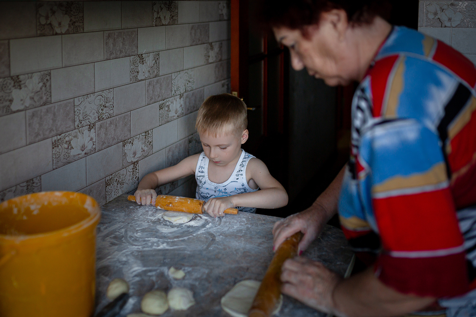 Вечер на кухне. Домашняя съёмка. Семейный фотограф Алёна Шаталова