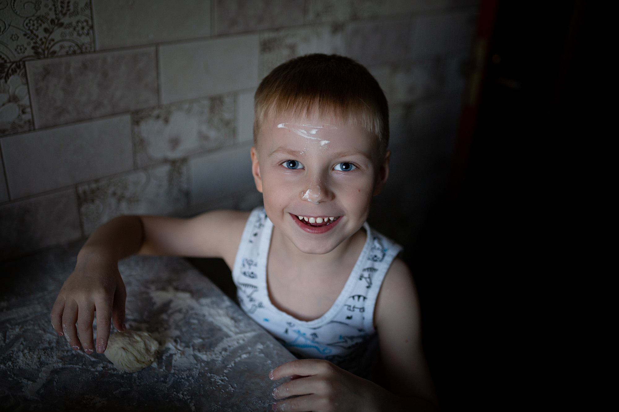 Вечер на кухне. Домашняя съёмка. Семейный фотограф Алёна Шаталова