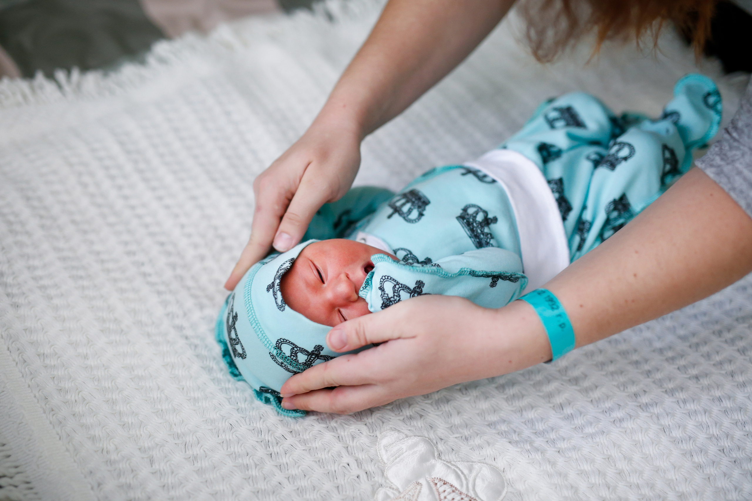 Выписка малыша. НЦАГиП. Отбасылық фотограф Алена Шаталова