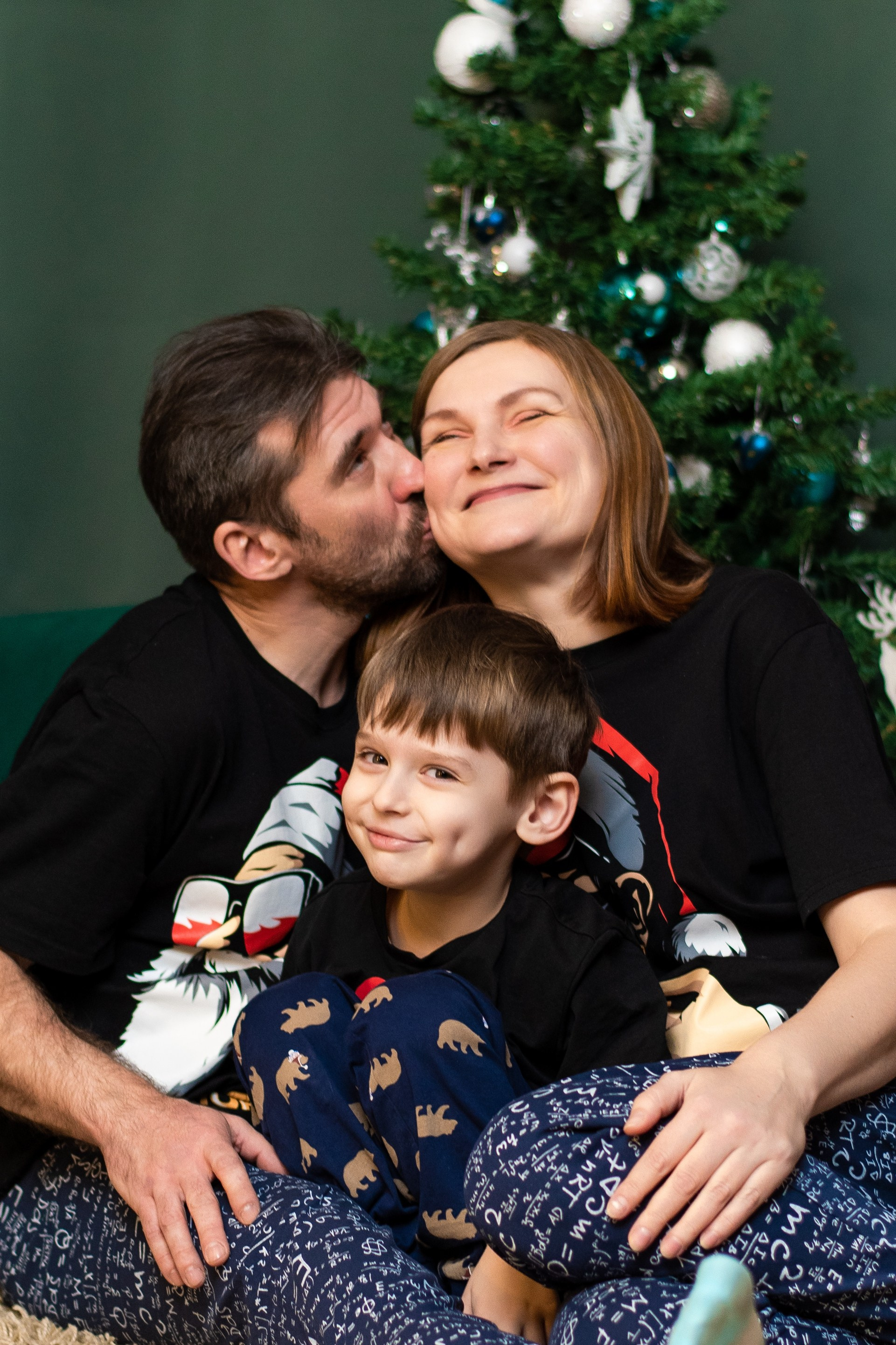 Светлана с семьей. Студийная съемка. Екатерина Бикбаева фотограф, видеограф, медиа-продюсер